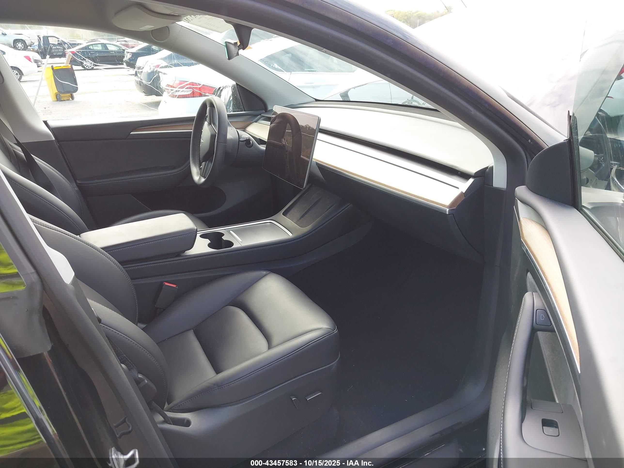 TESLA MODEL image 5