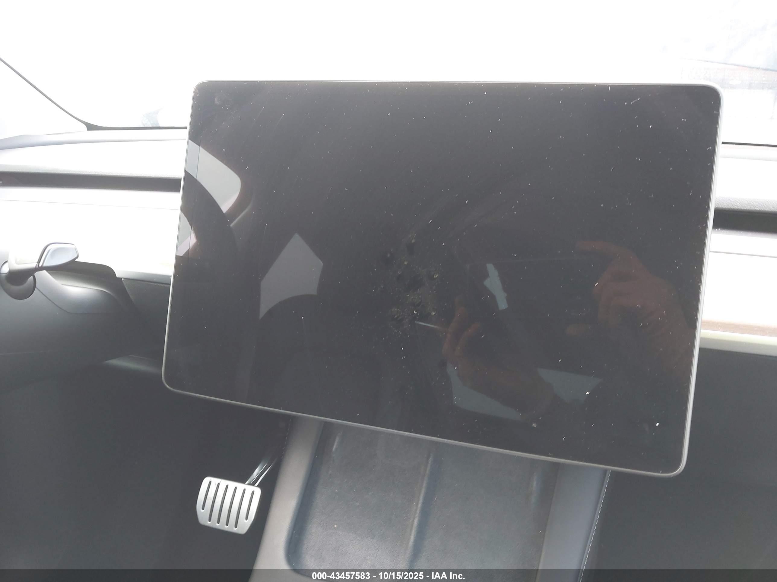 TESLA MODEL image 7