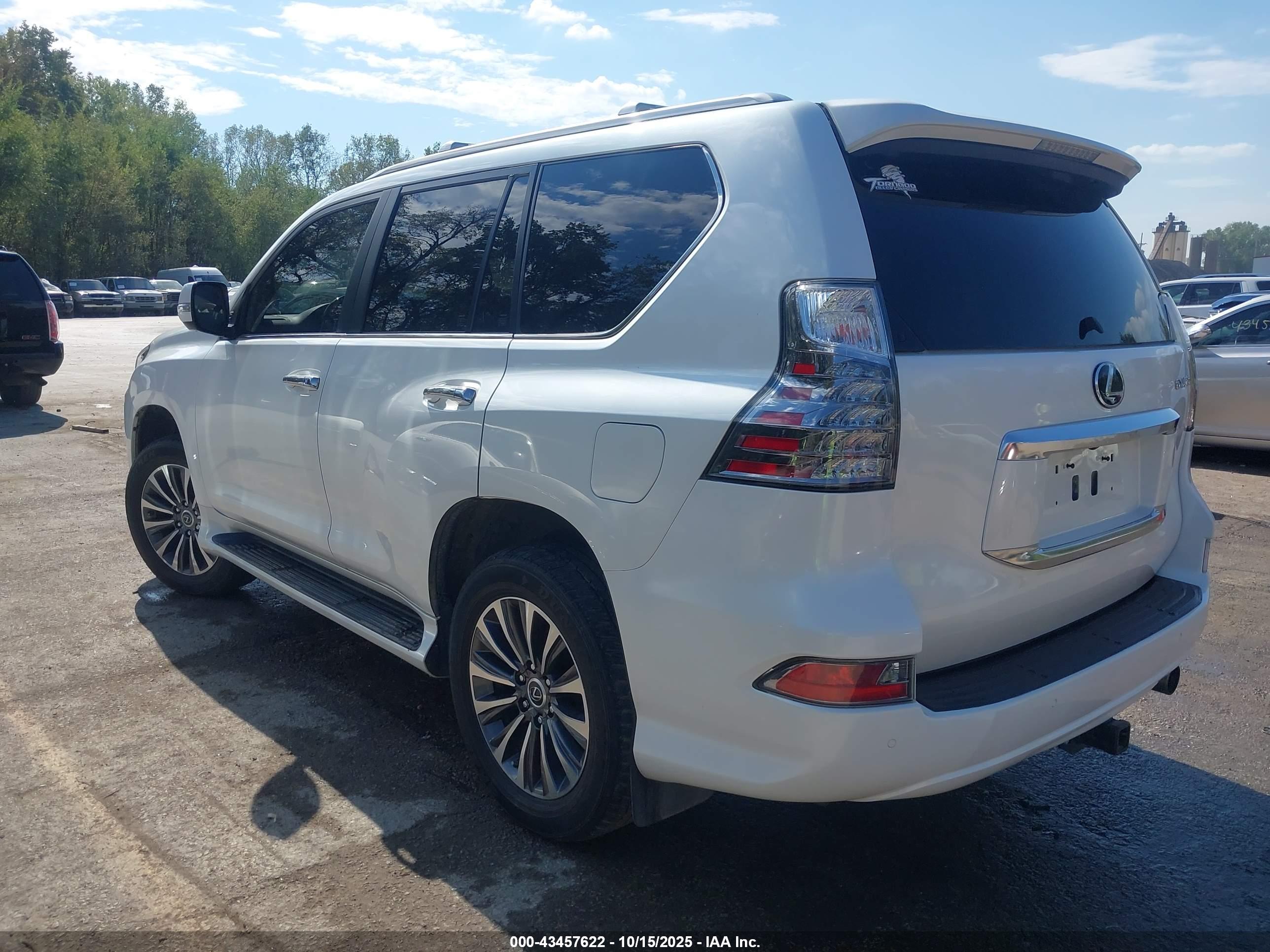 LEXUS GX image 3