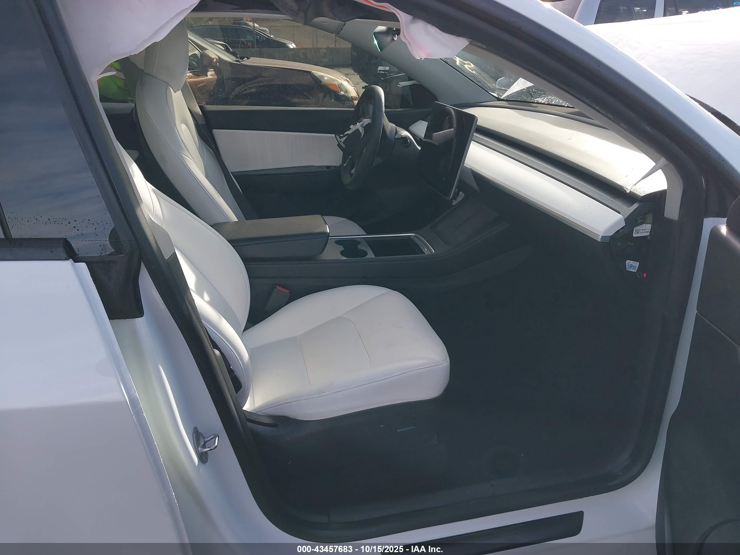 TESLA MODEL image 5