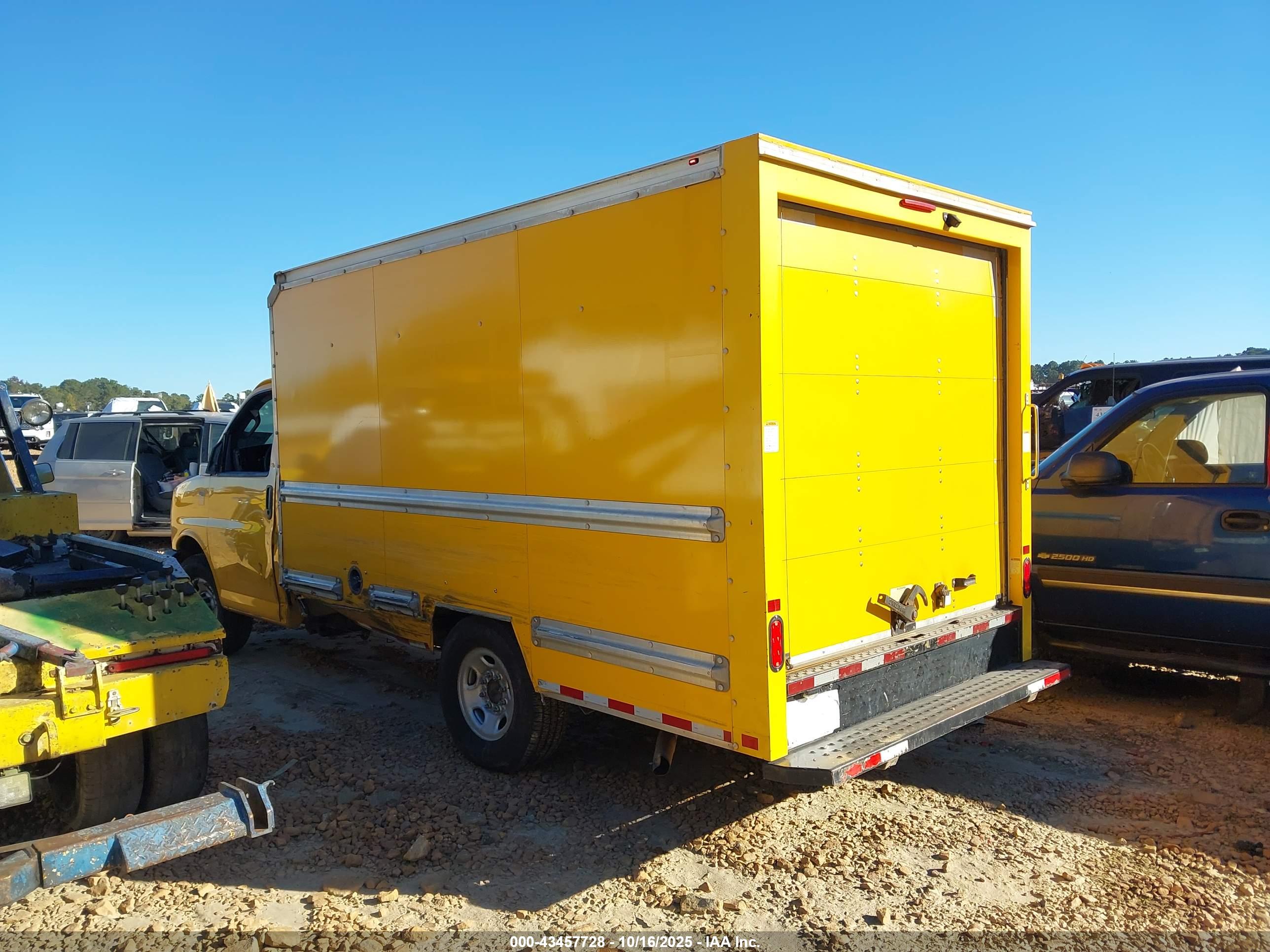 GMC SAVANA image 3