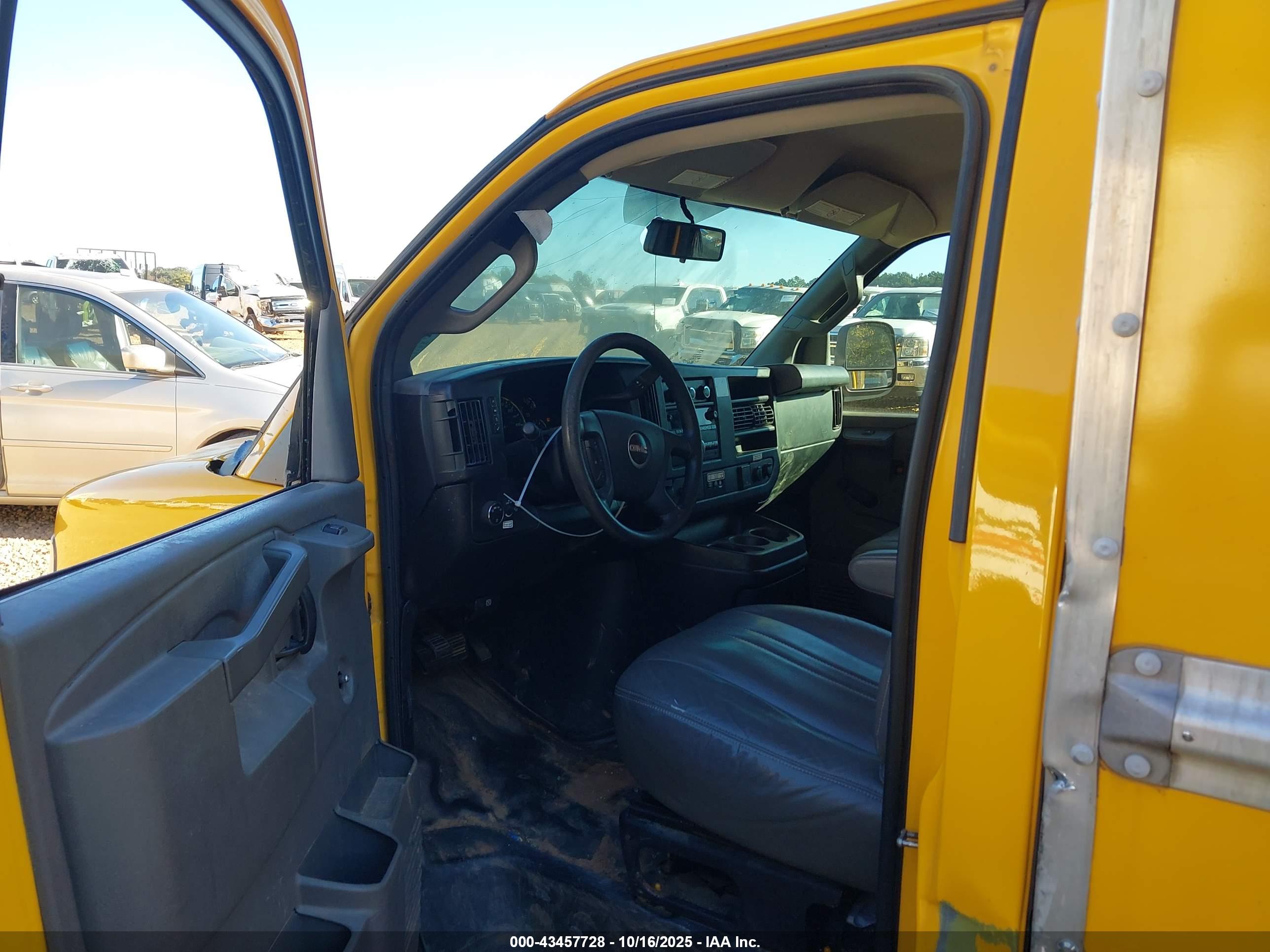 GMC SAVANA image 7