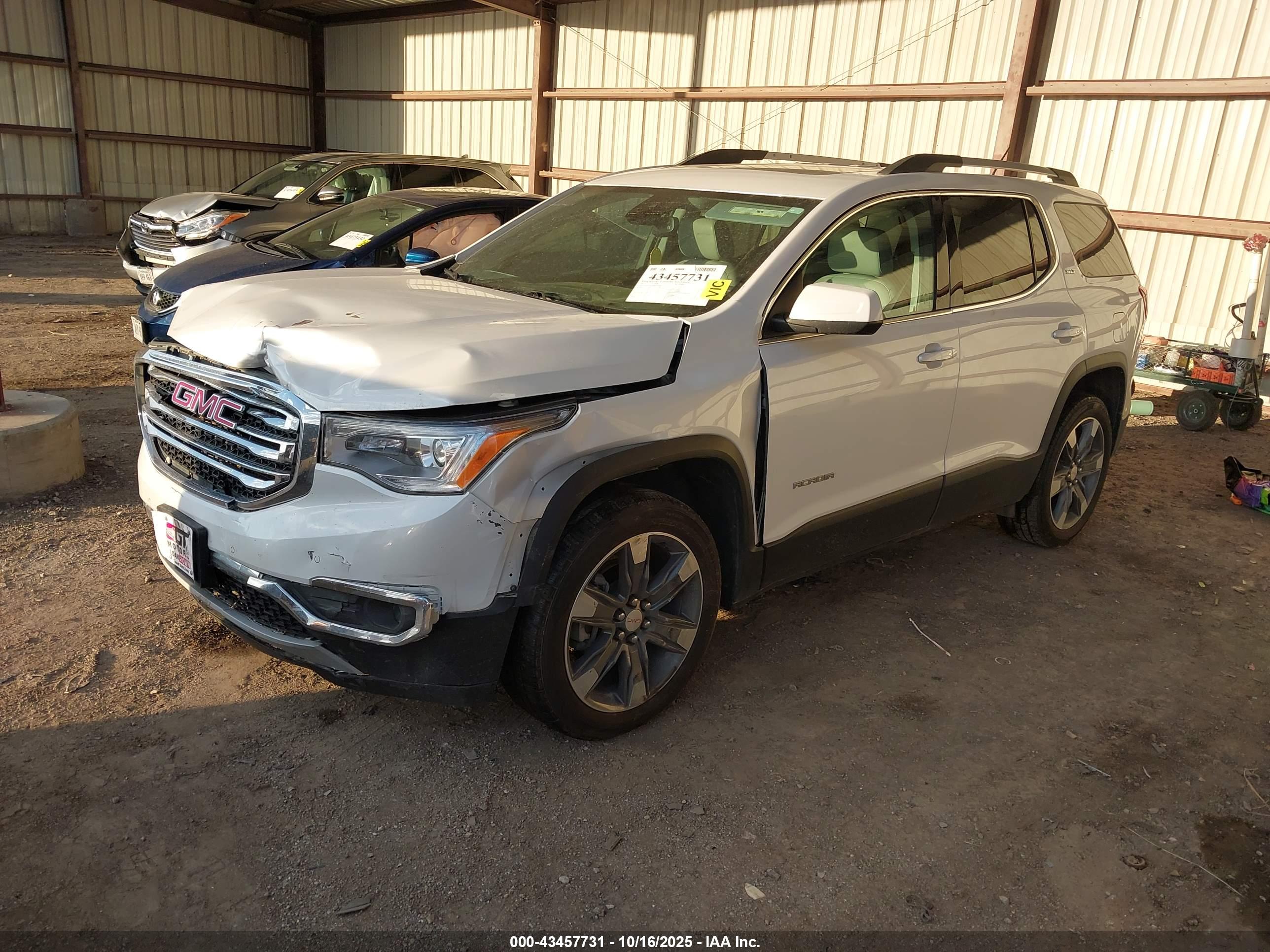GMC ACADIA image 2
