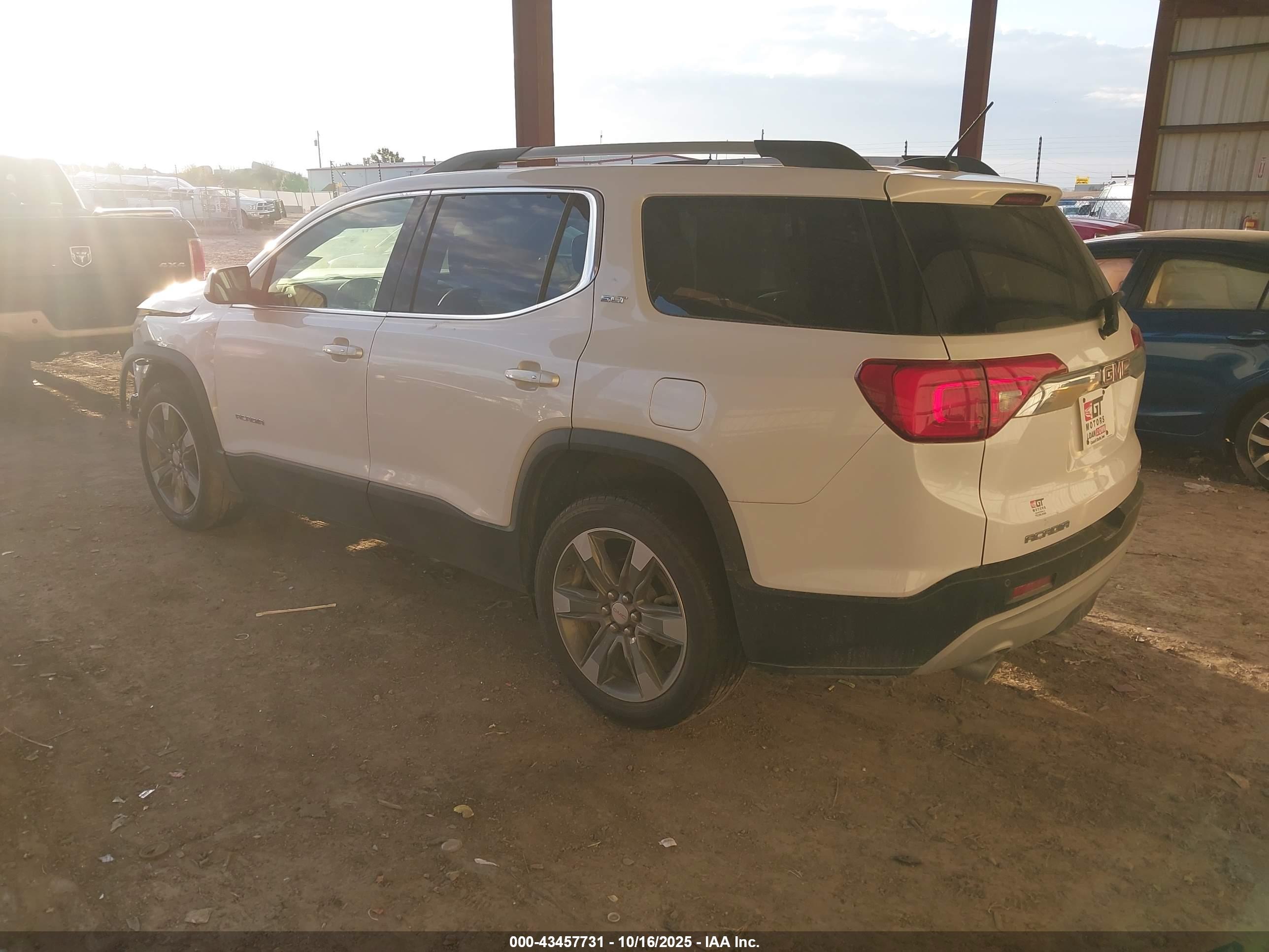 GMC ACADIA image 3