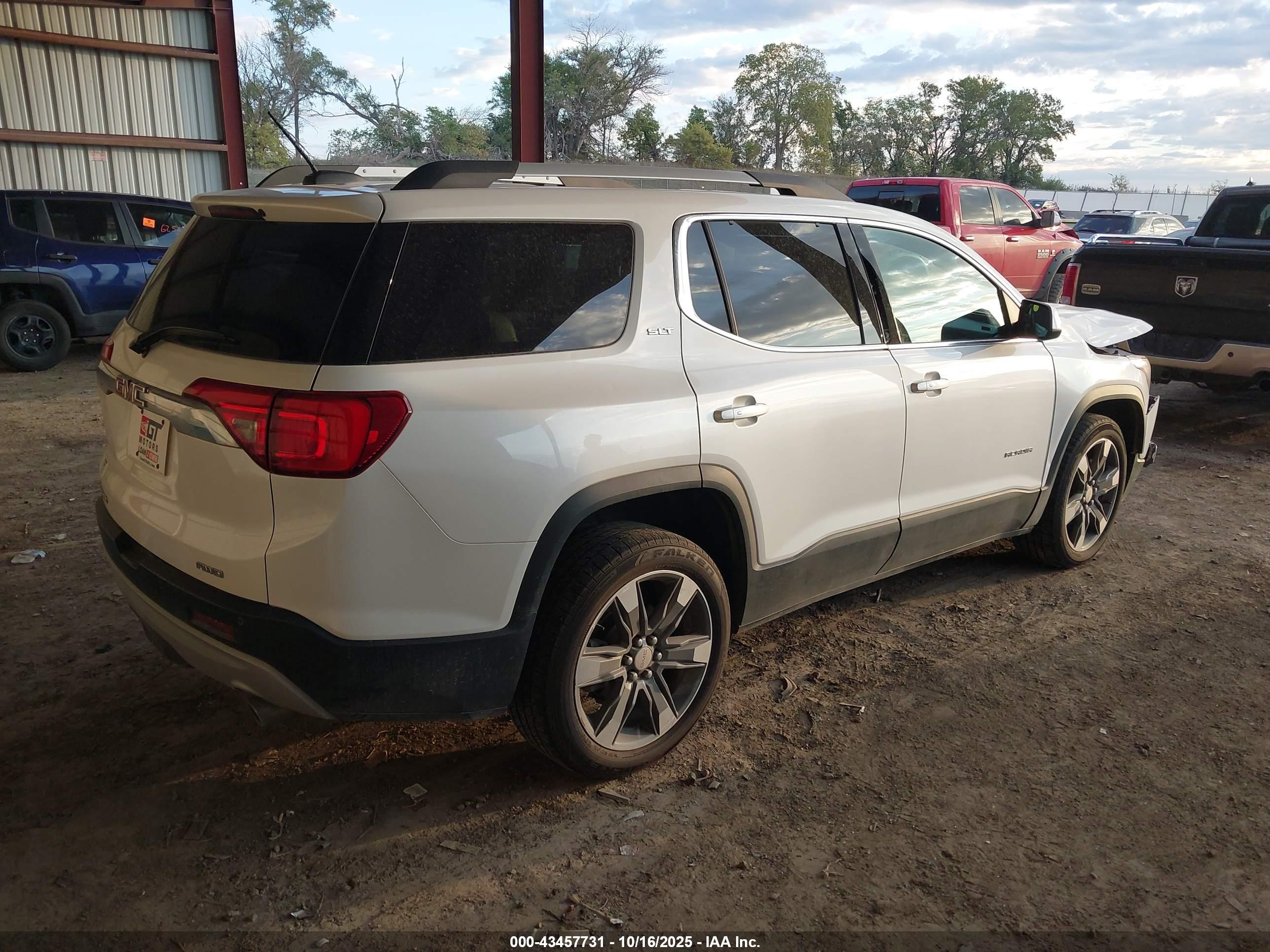 GMC ACADIA image 4