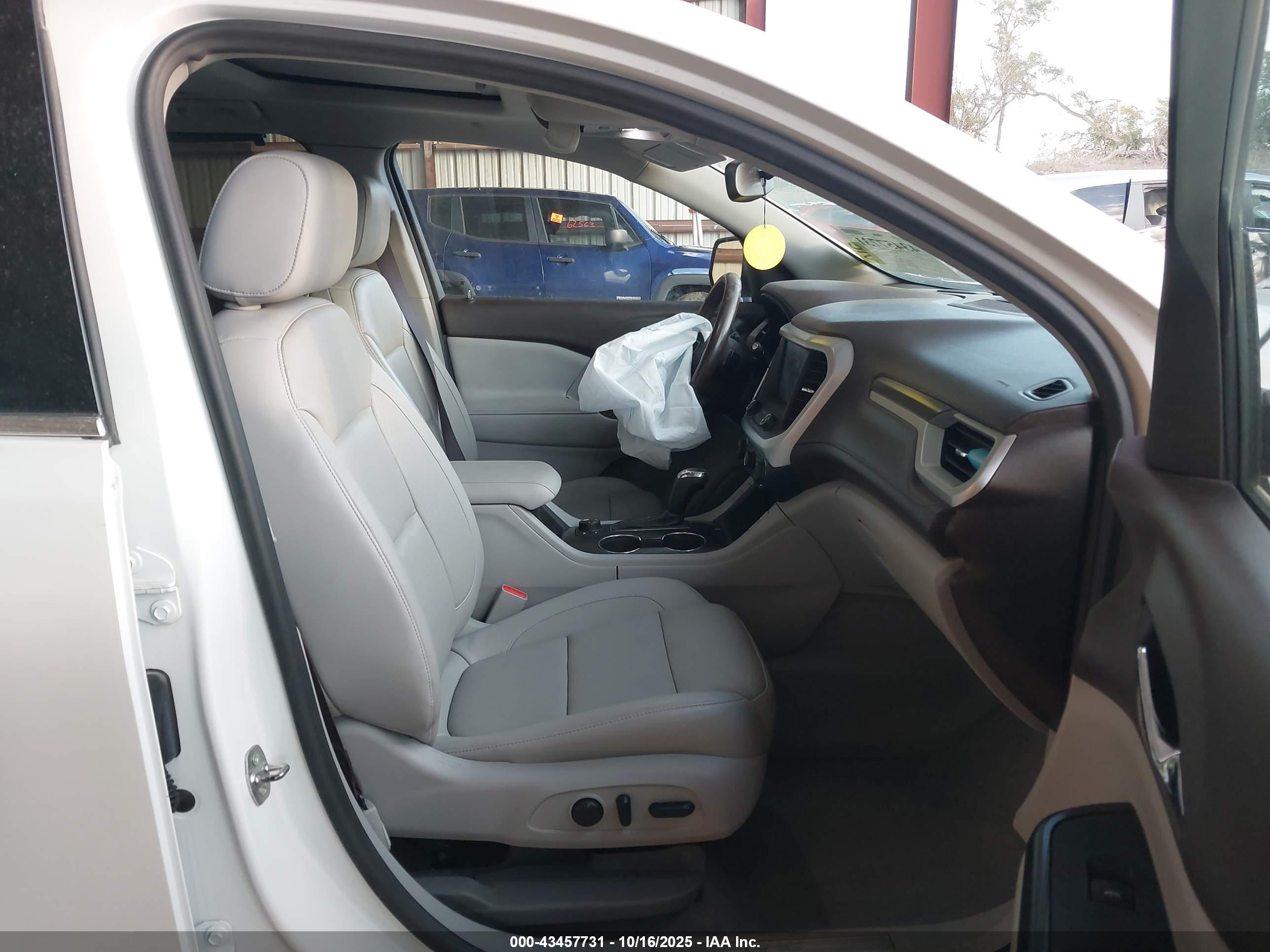 GMC ACADIA image 5