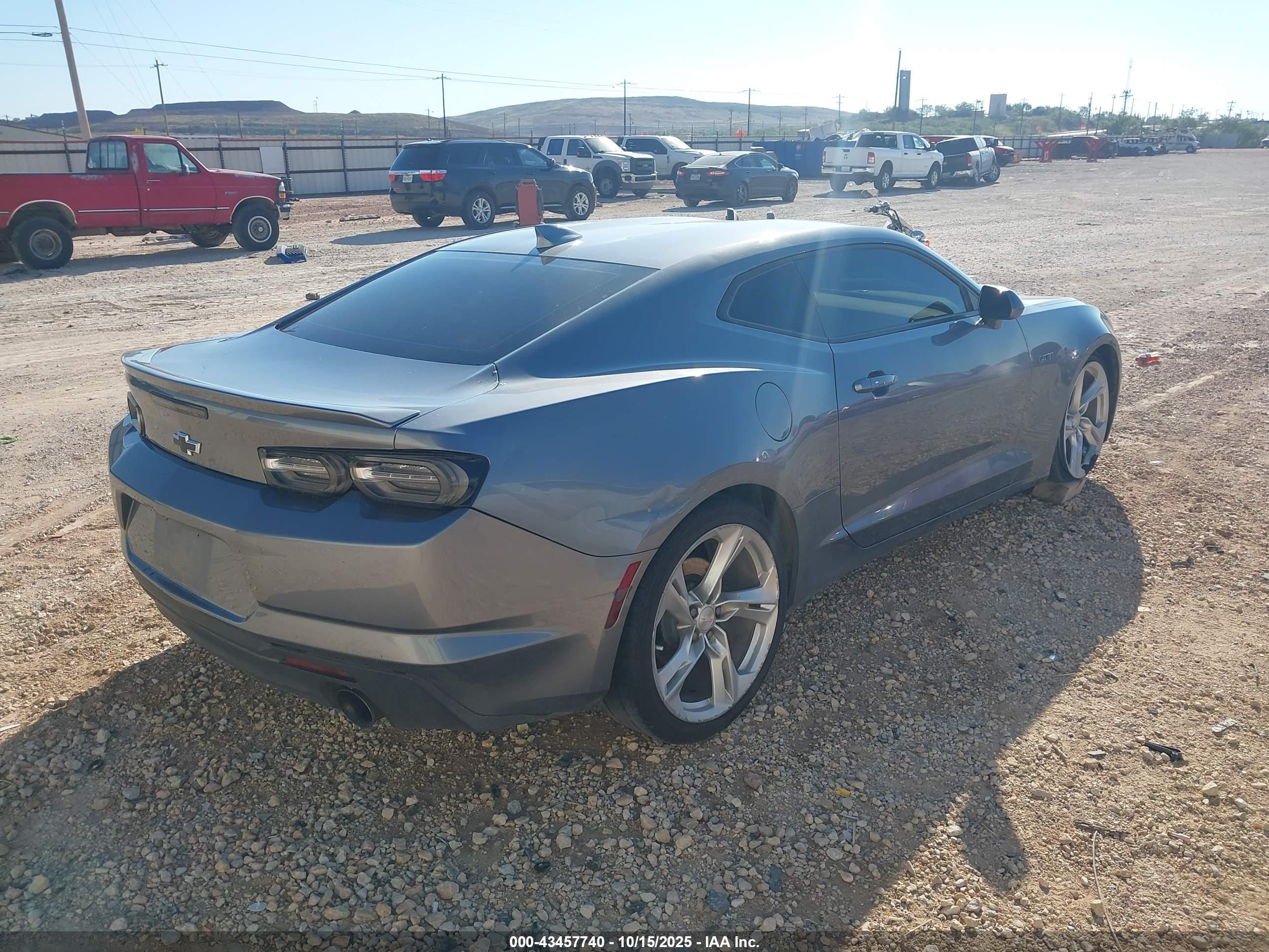 CHEVROLET CAMARO image 4