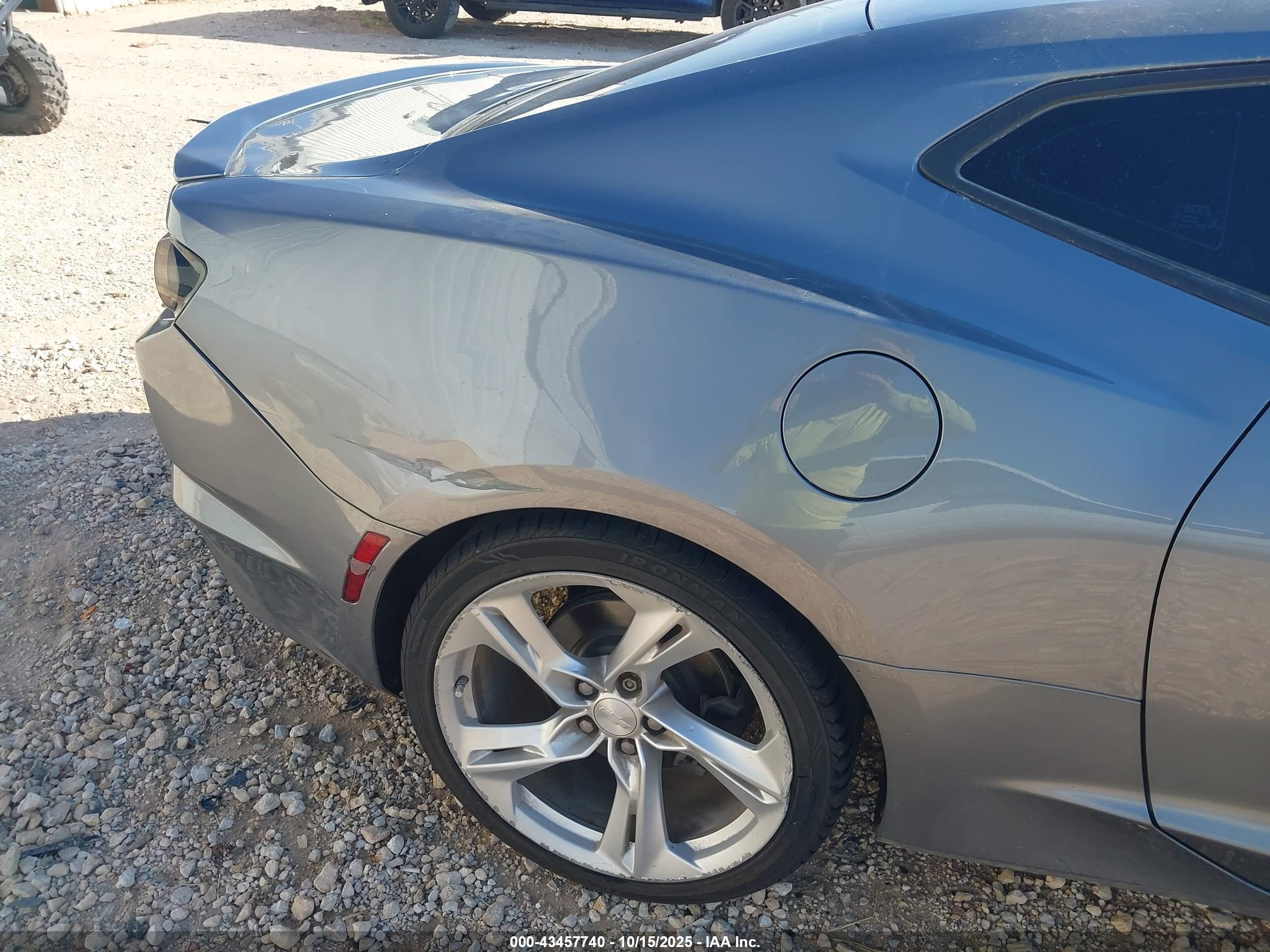 CHEVROLET CAMARO image 6