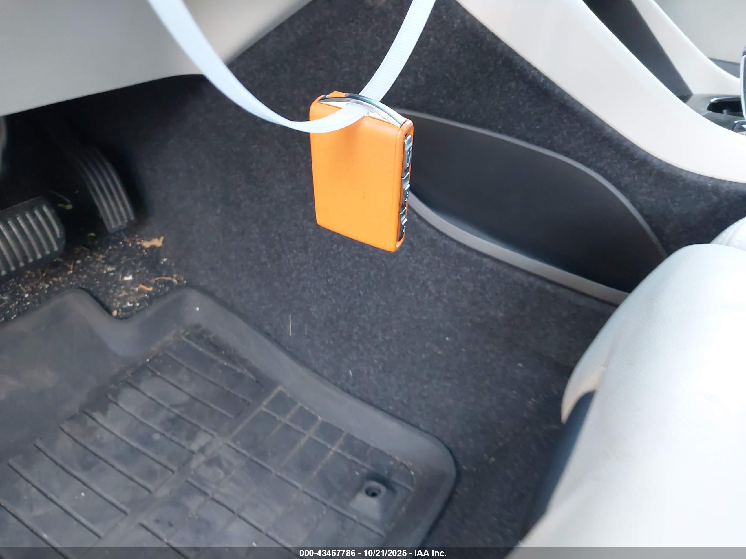 VOLVO XC40 image 11