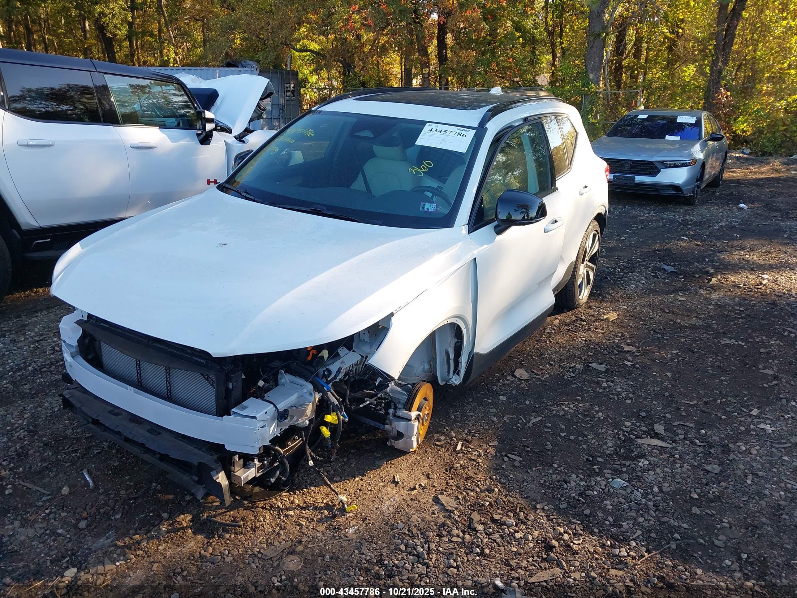 VOLVO XC40 image 2