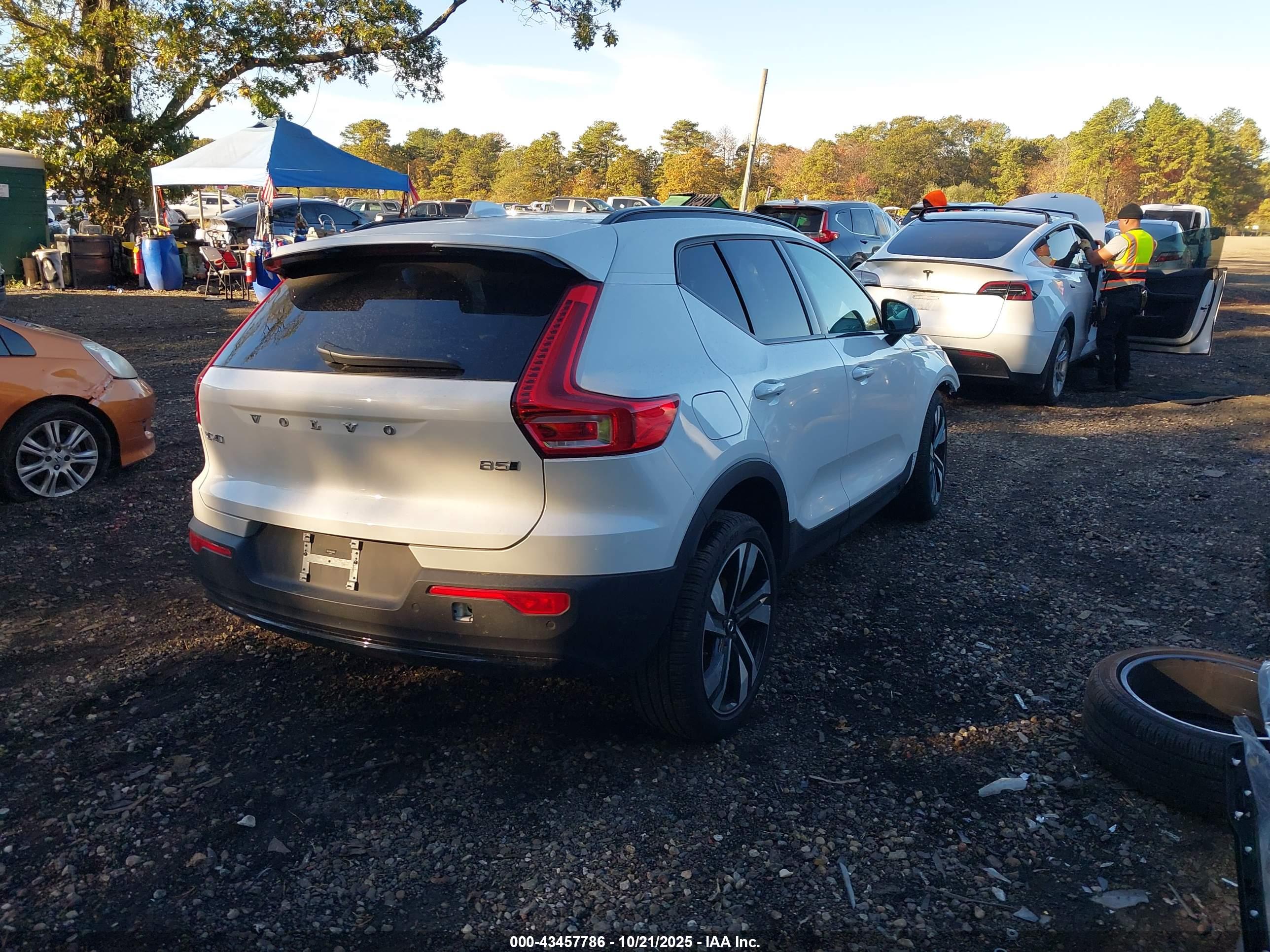 VOLVO XC40 image 4