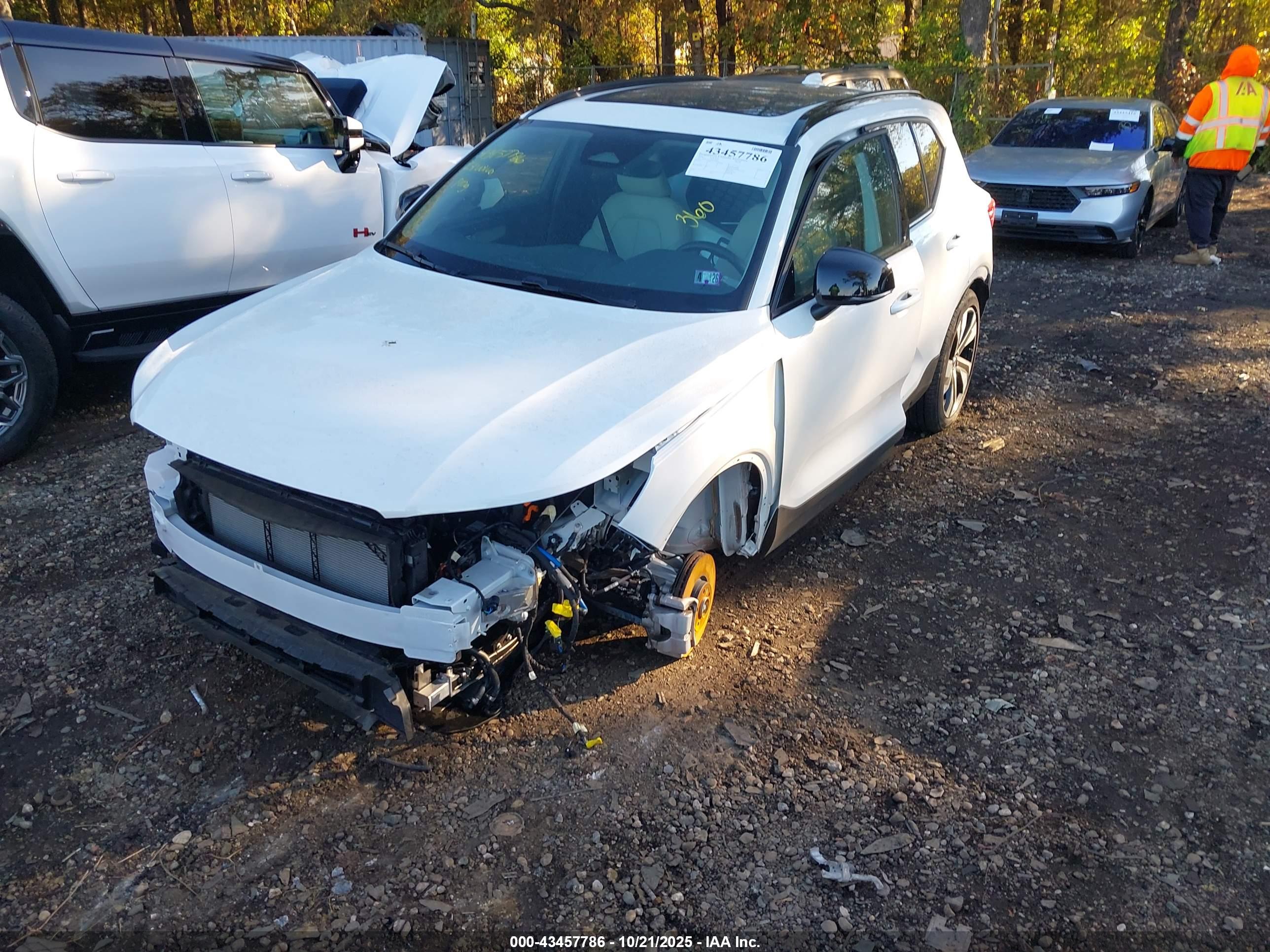 VOLVO XC40 image 6