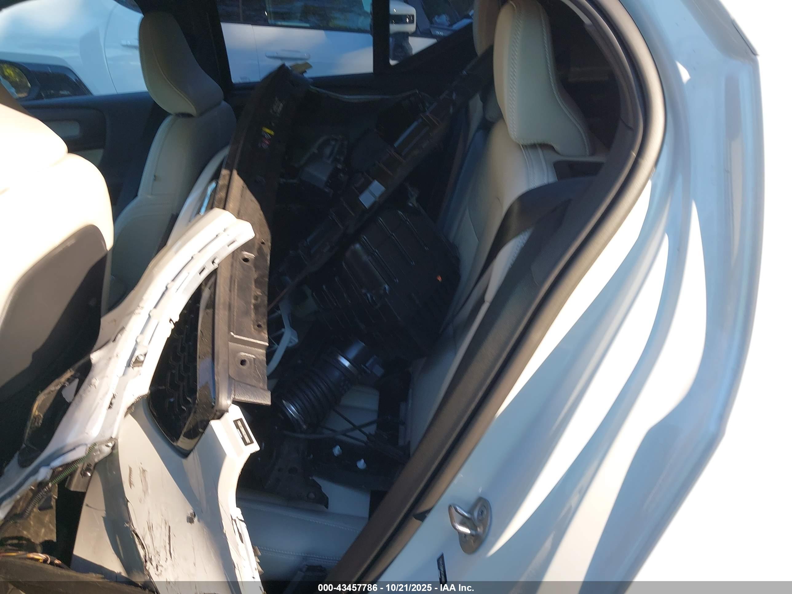 VOLVO XC40 image 8