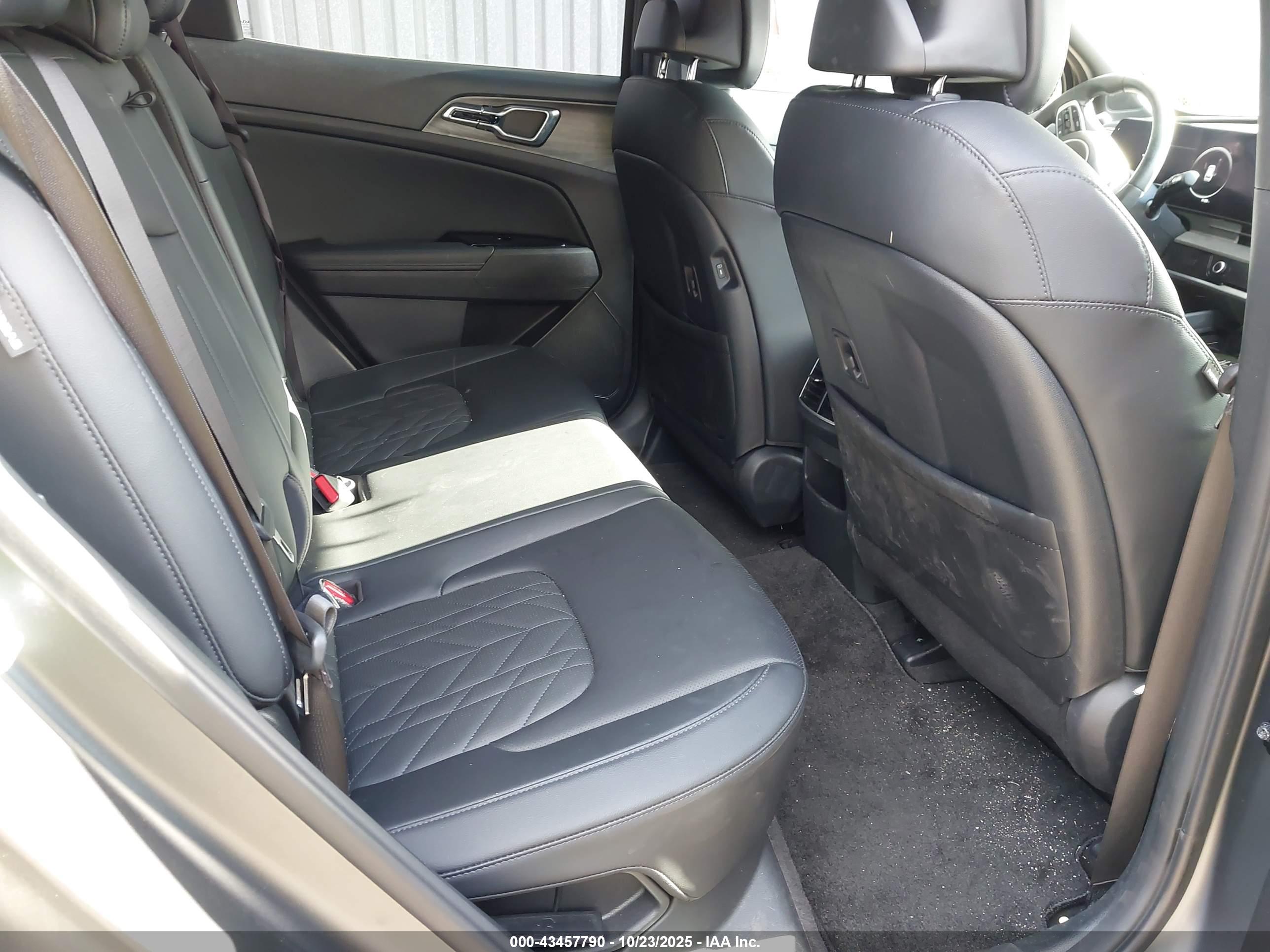 KIA SPORTAGE image 8