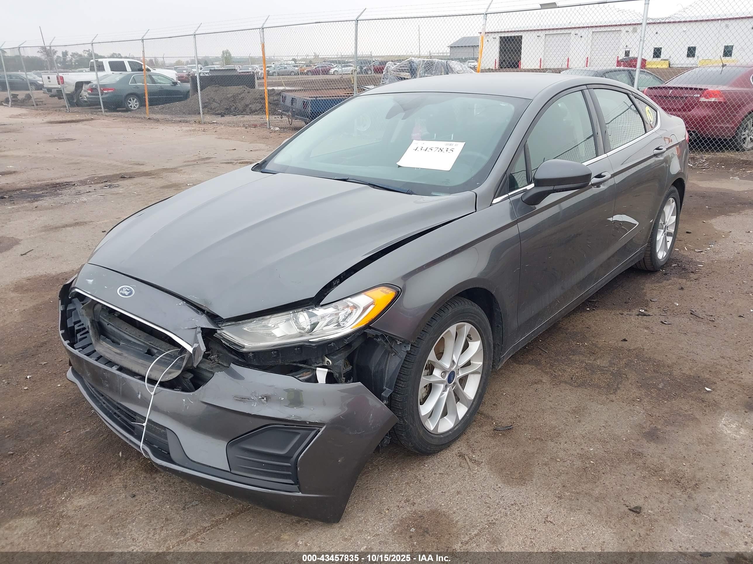 FORD FUSION image 2