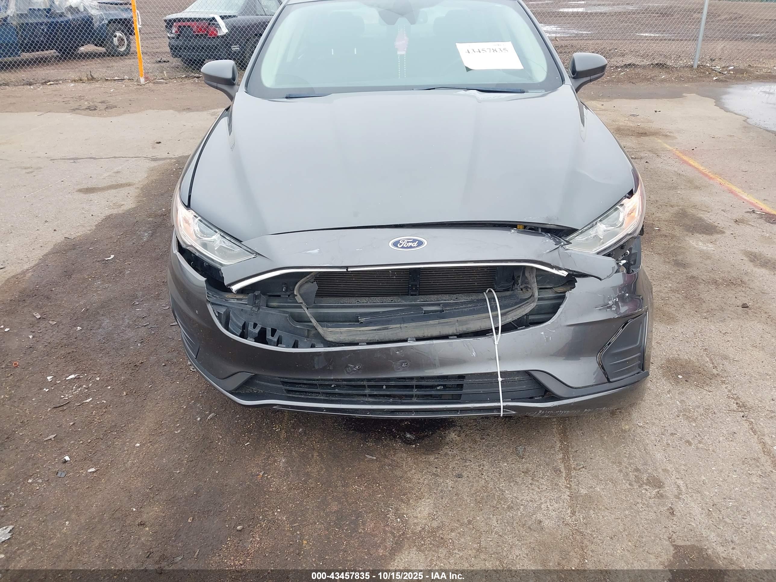 FORD FUSION image 6