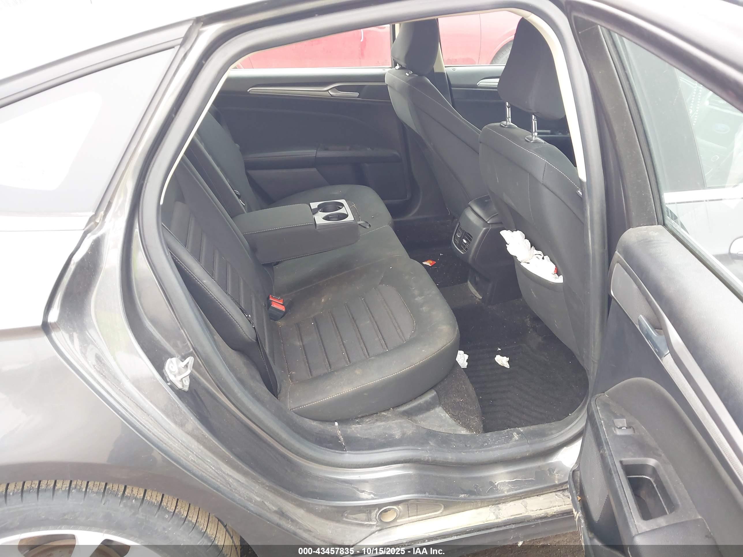 FORD FUSION image 8