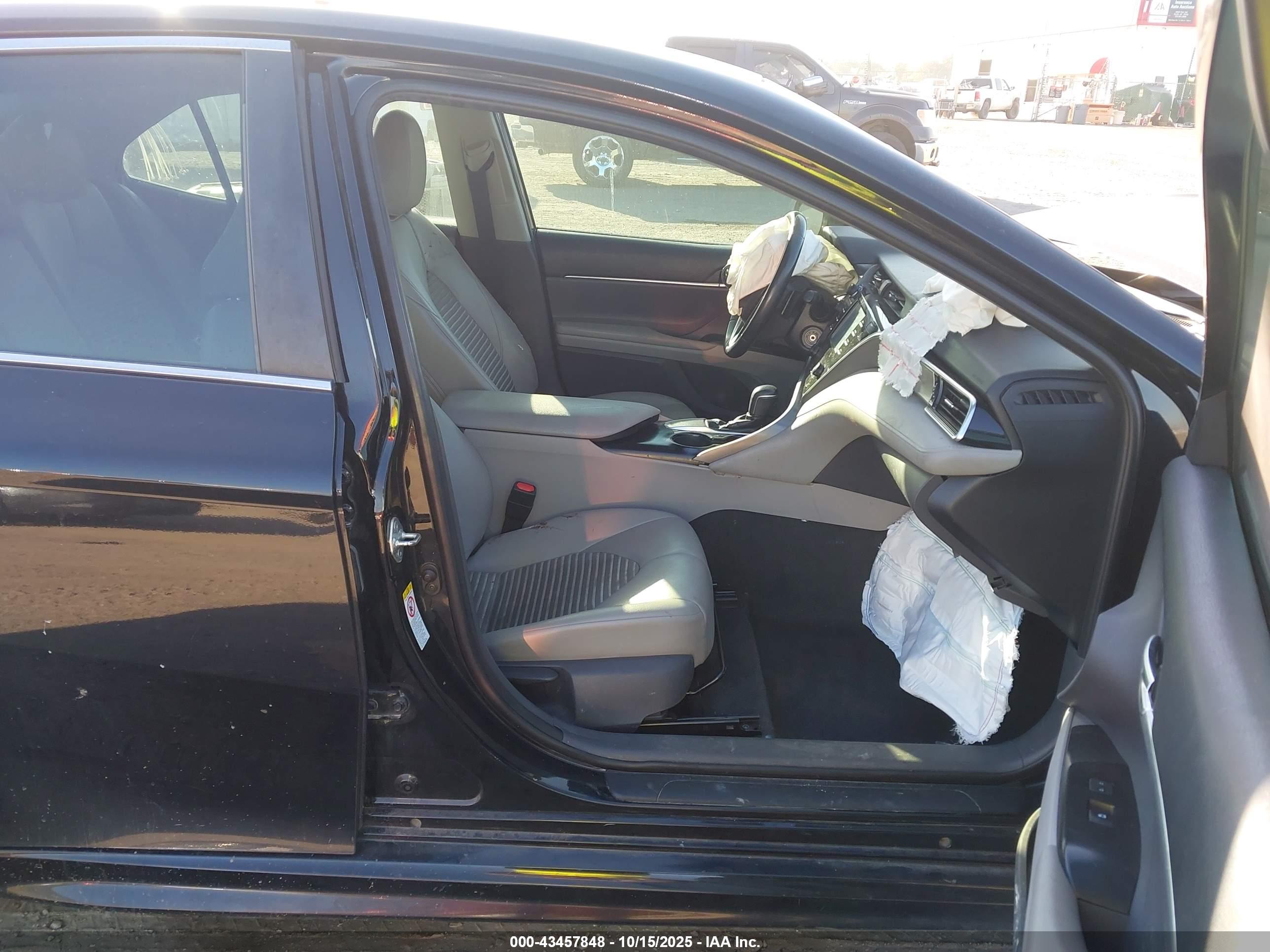 TOYOTA CAMRY image 5