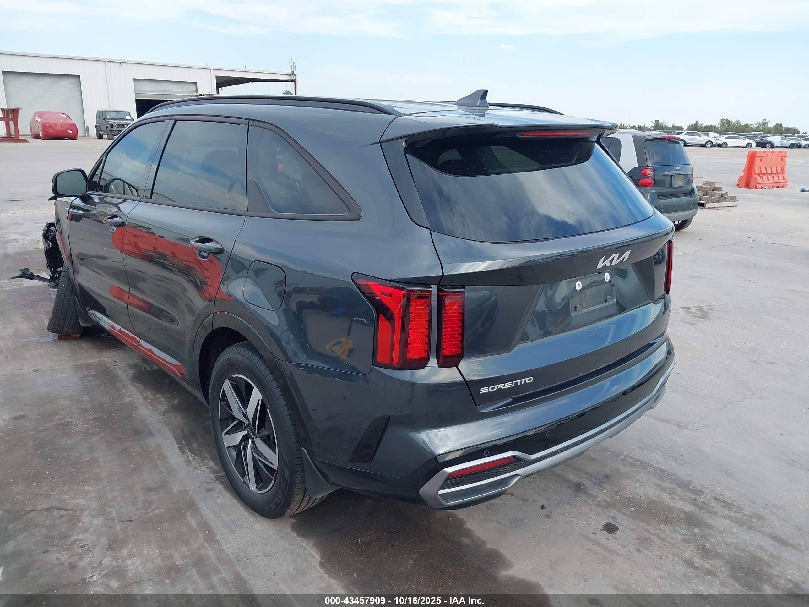 KIA SORENTO image 3
