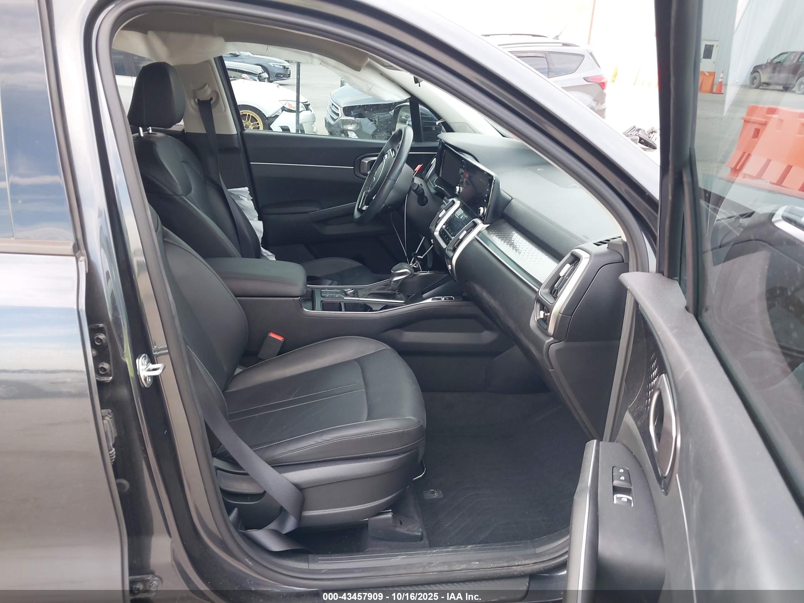 KIA SORENTO image 5