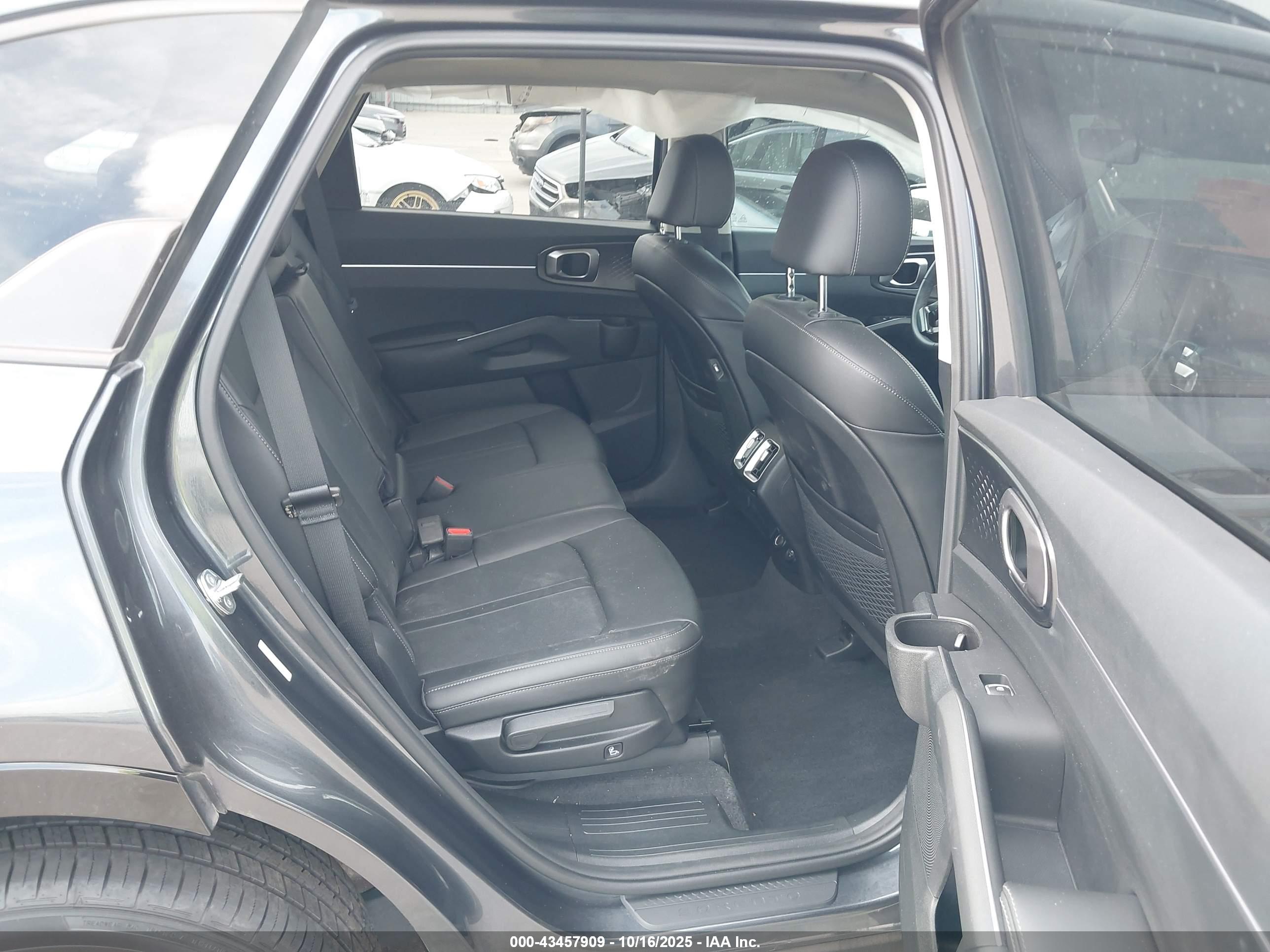 KIA SORENTO image 8