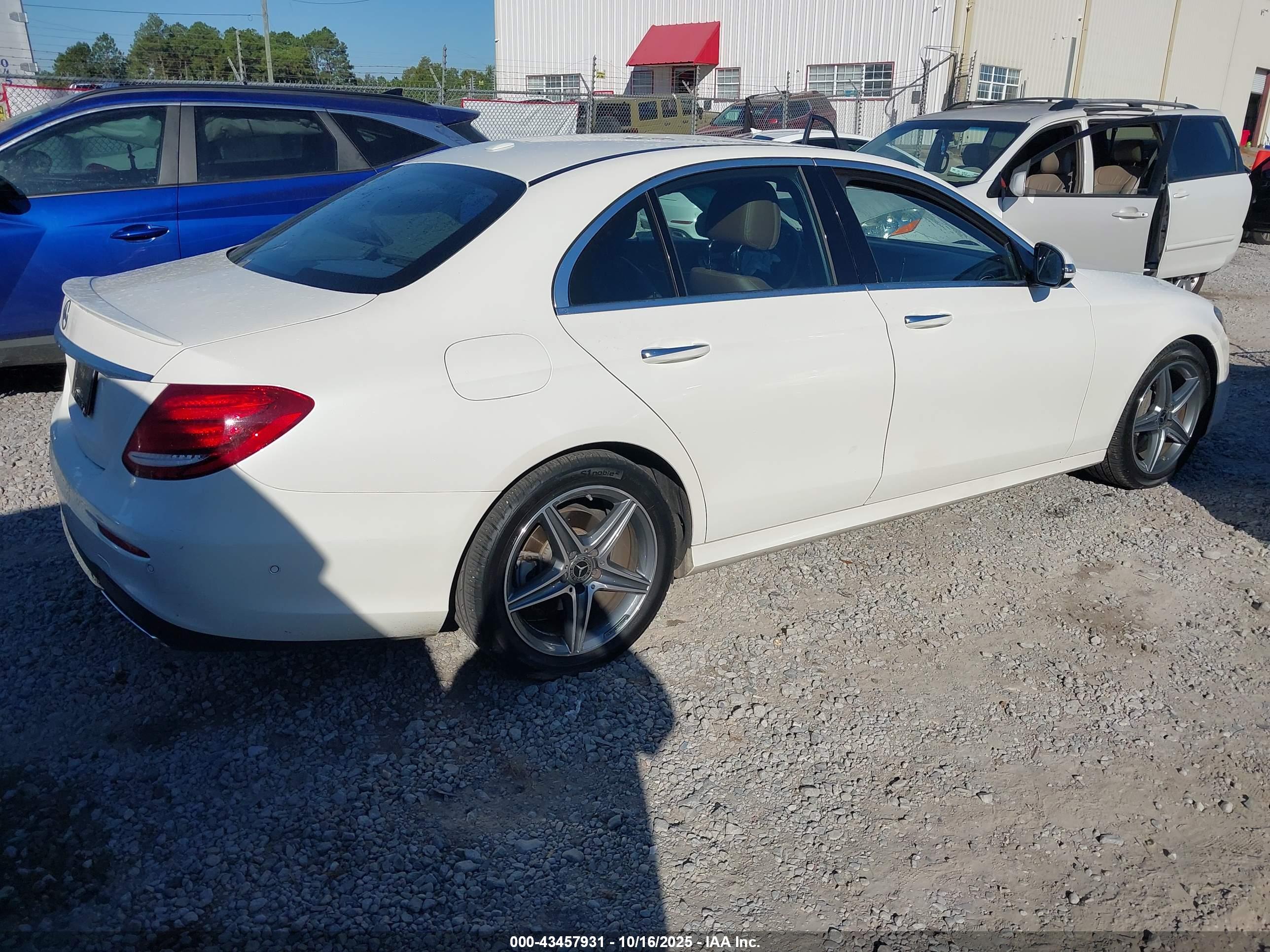 MERCEDES-BENZ E image 4