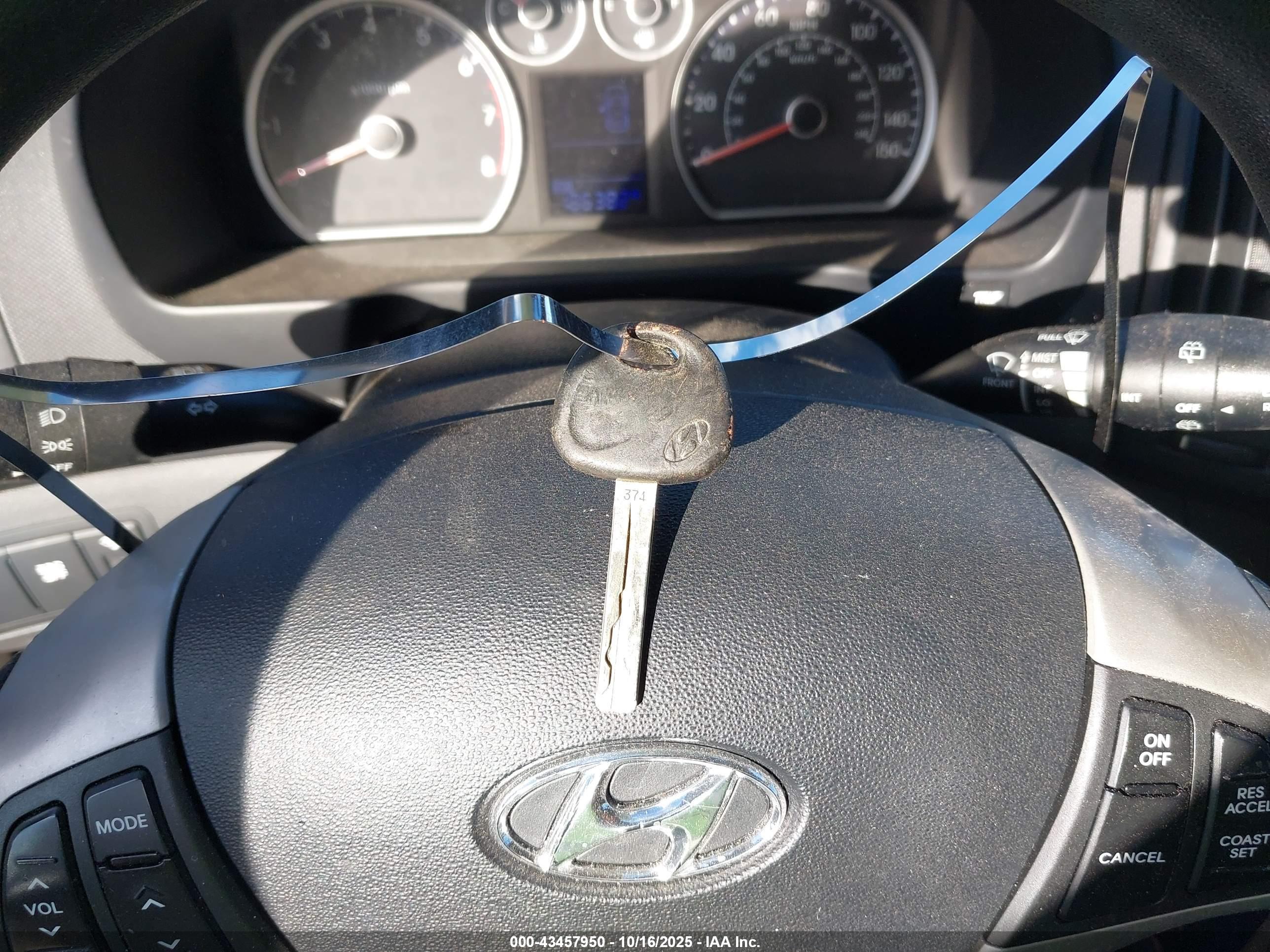 HYUNDAI ELANTRA image 11