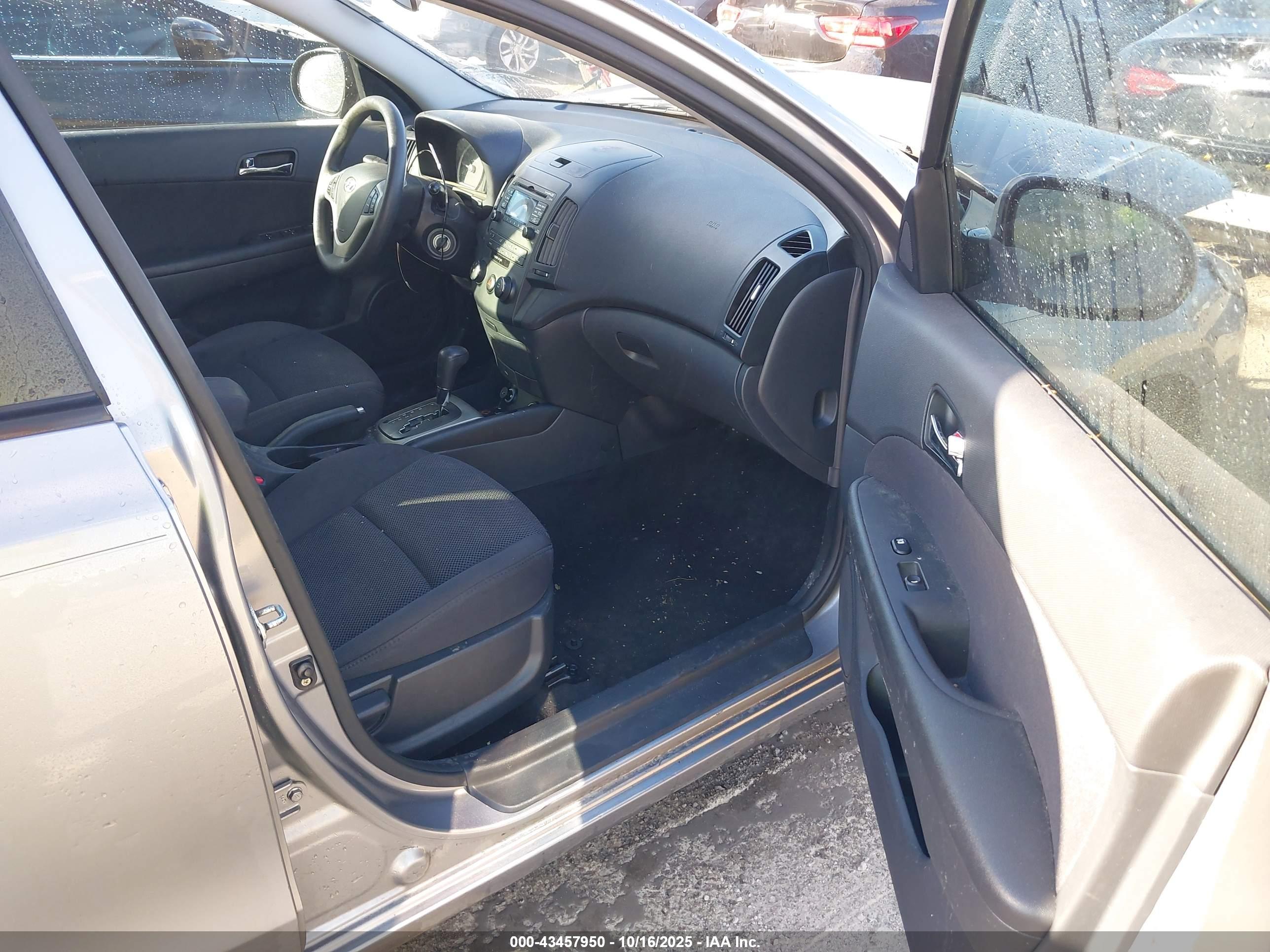 HYUNDAI ELANTRA image 5