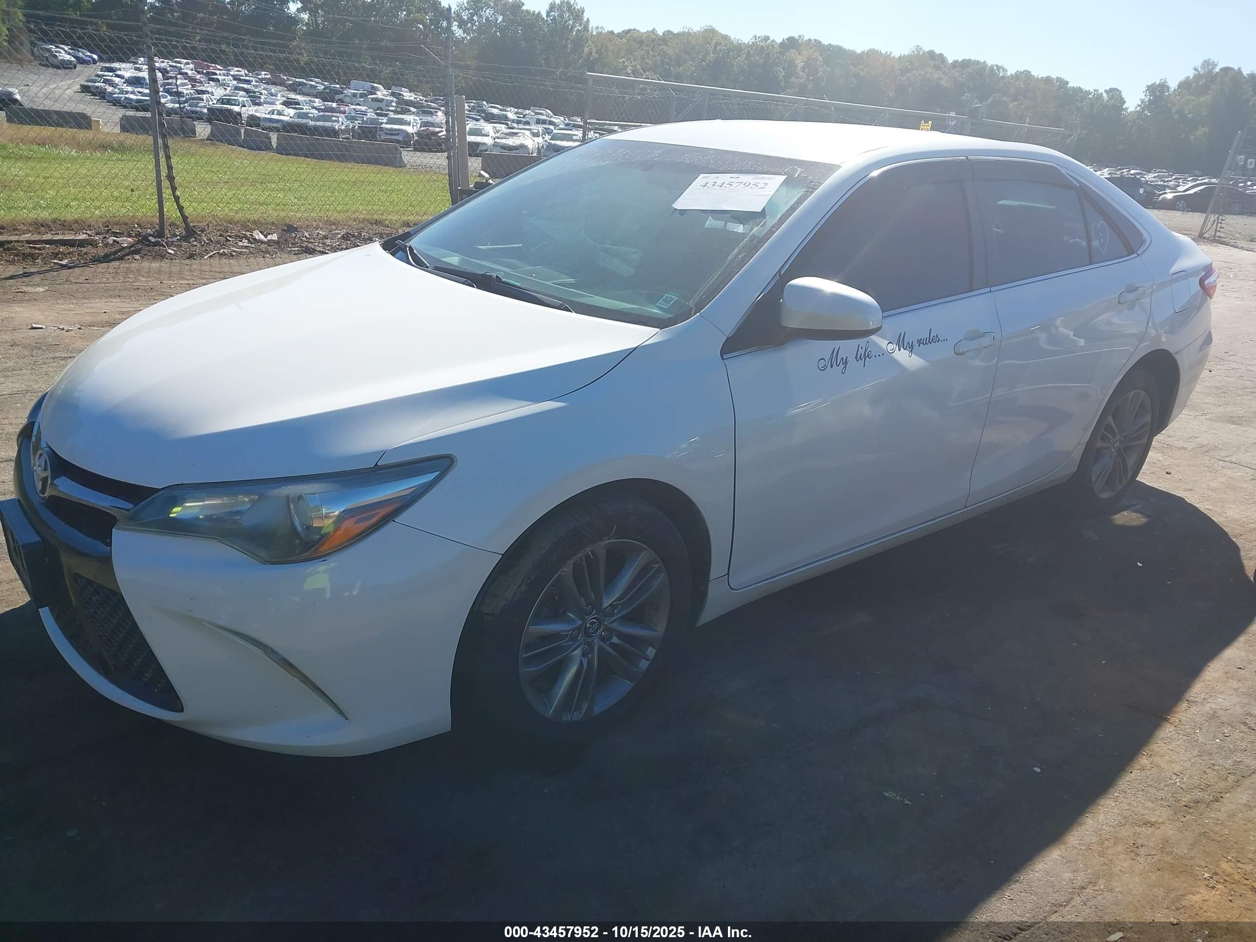 TOYOTA CAMRY image 2
