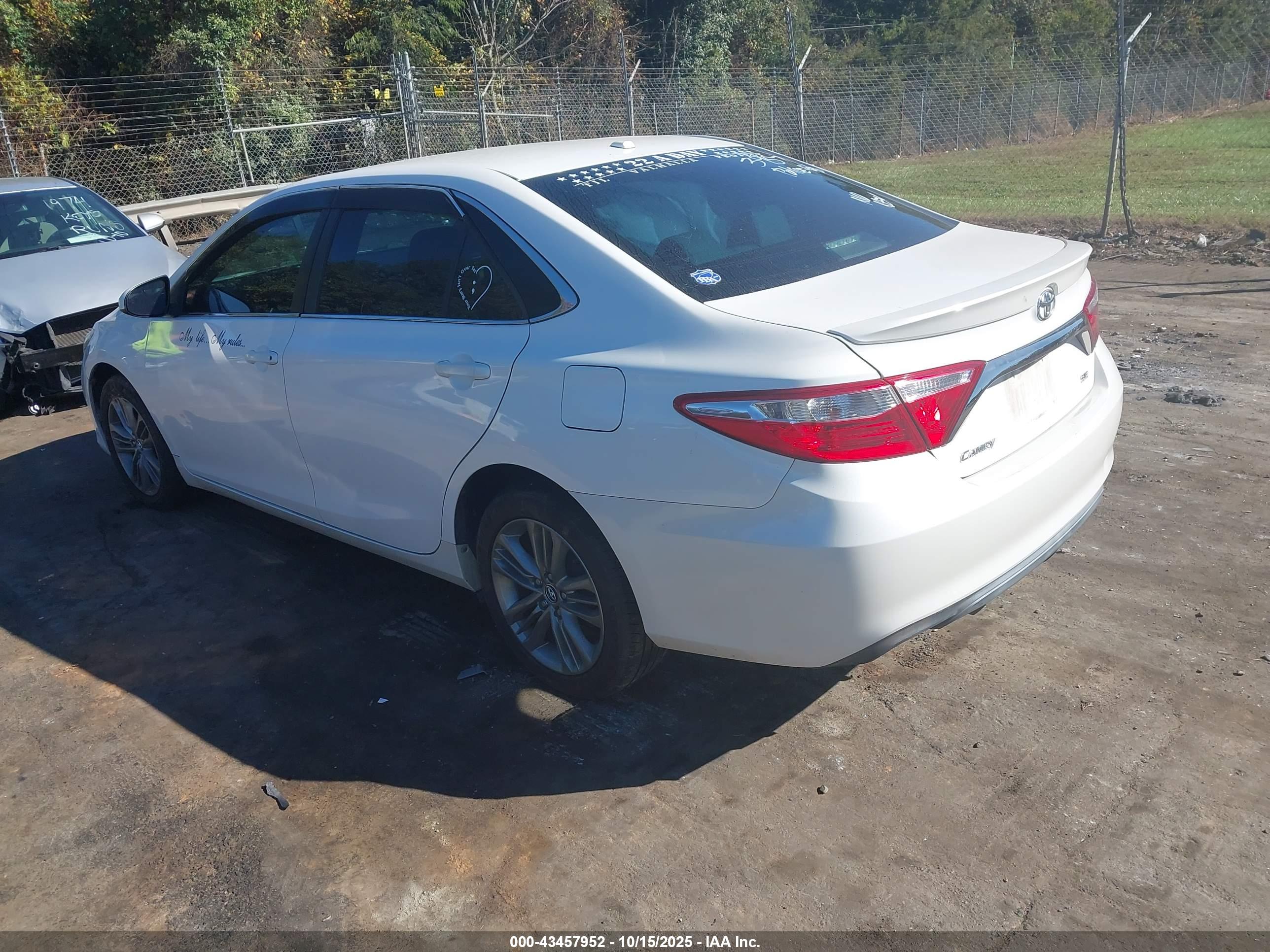 TOYOTA CAMRY image 3