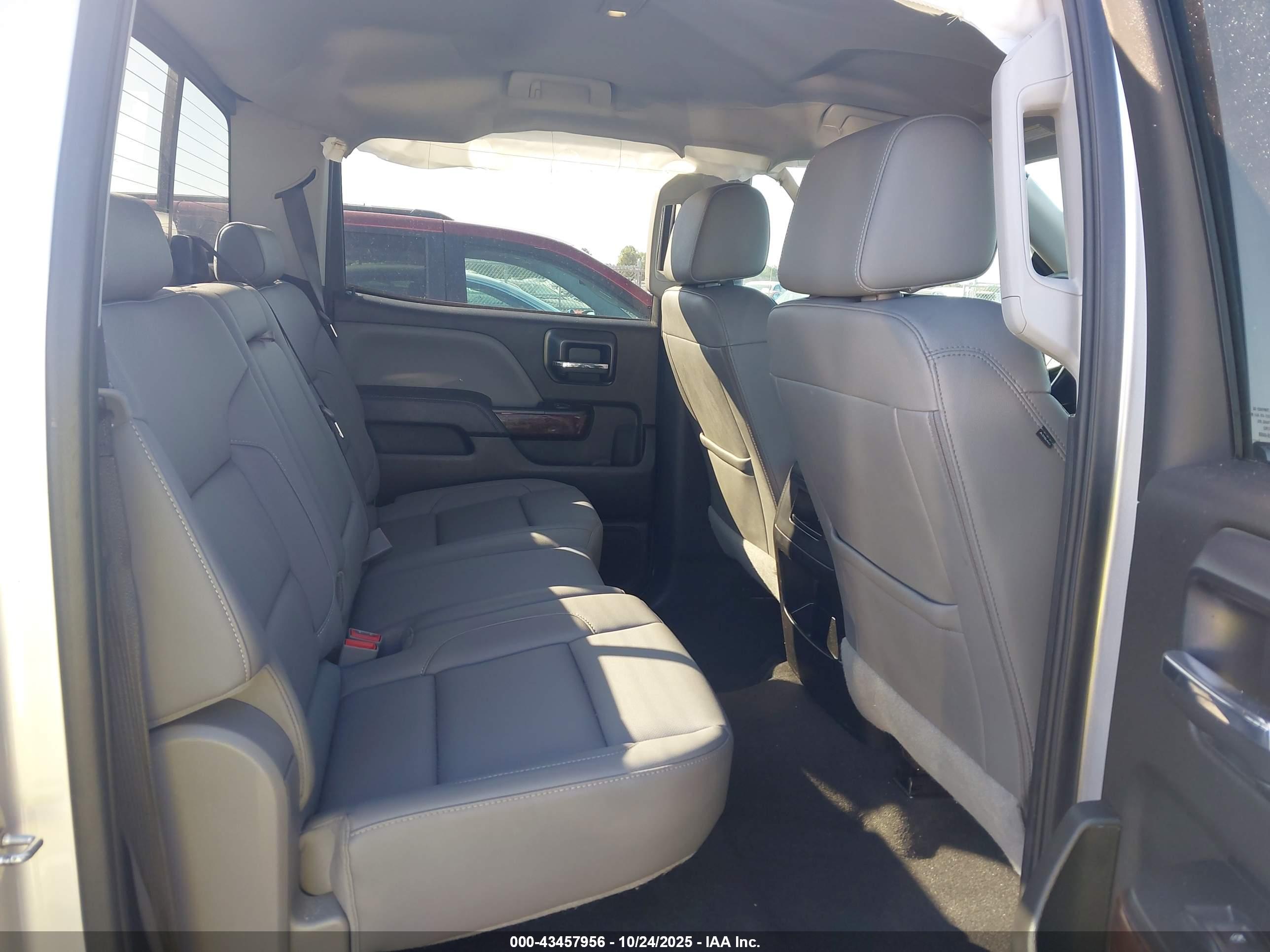GMC SIERRA image 8