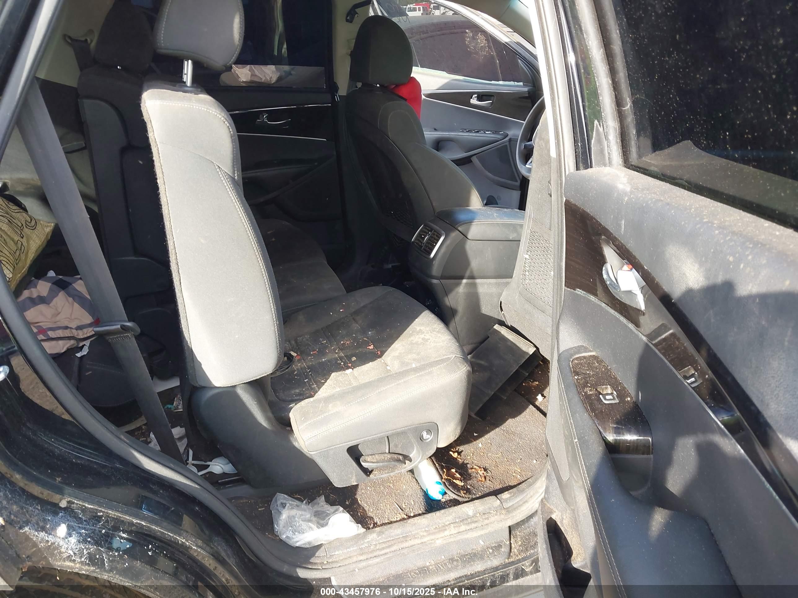 KIA SORENTO image 8