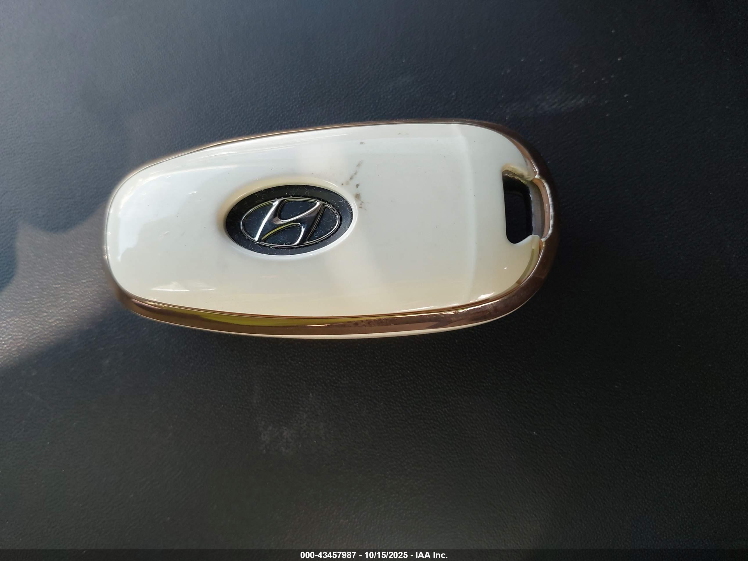 HYUNDAI SANTA image 11