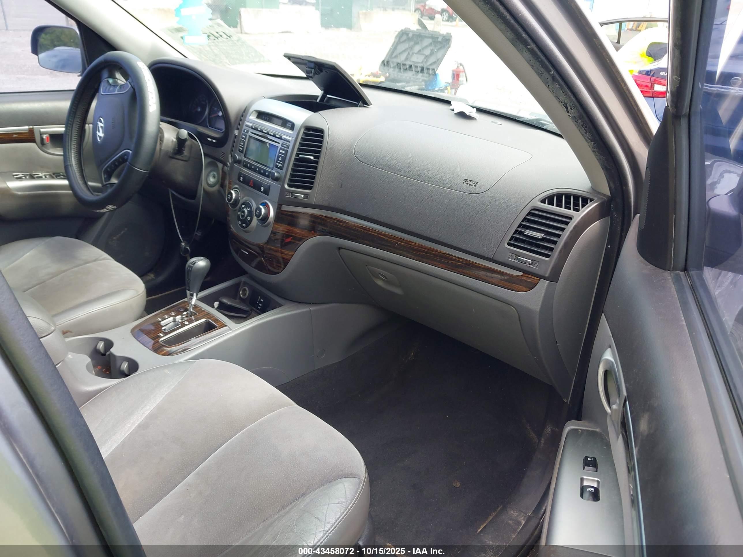 HYUNDAI SANTA image 5