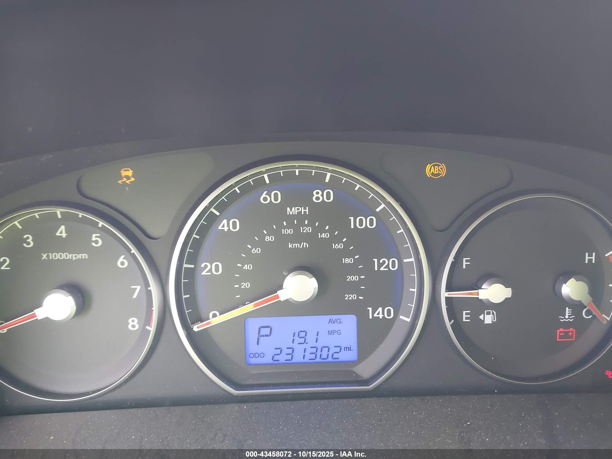 HYUNDAI SANTA image 7