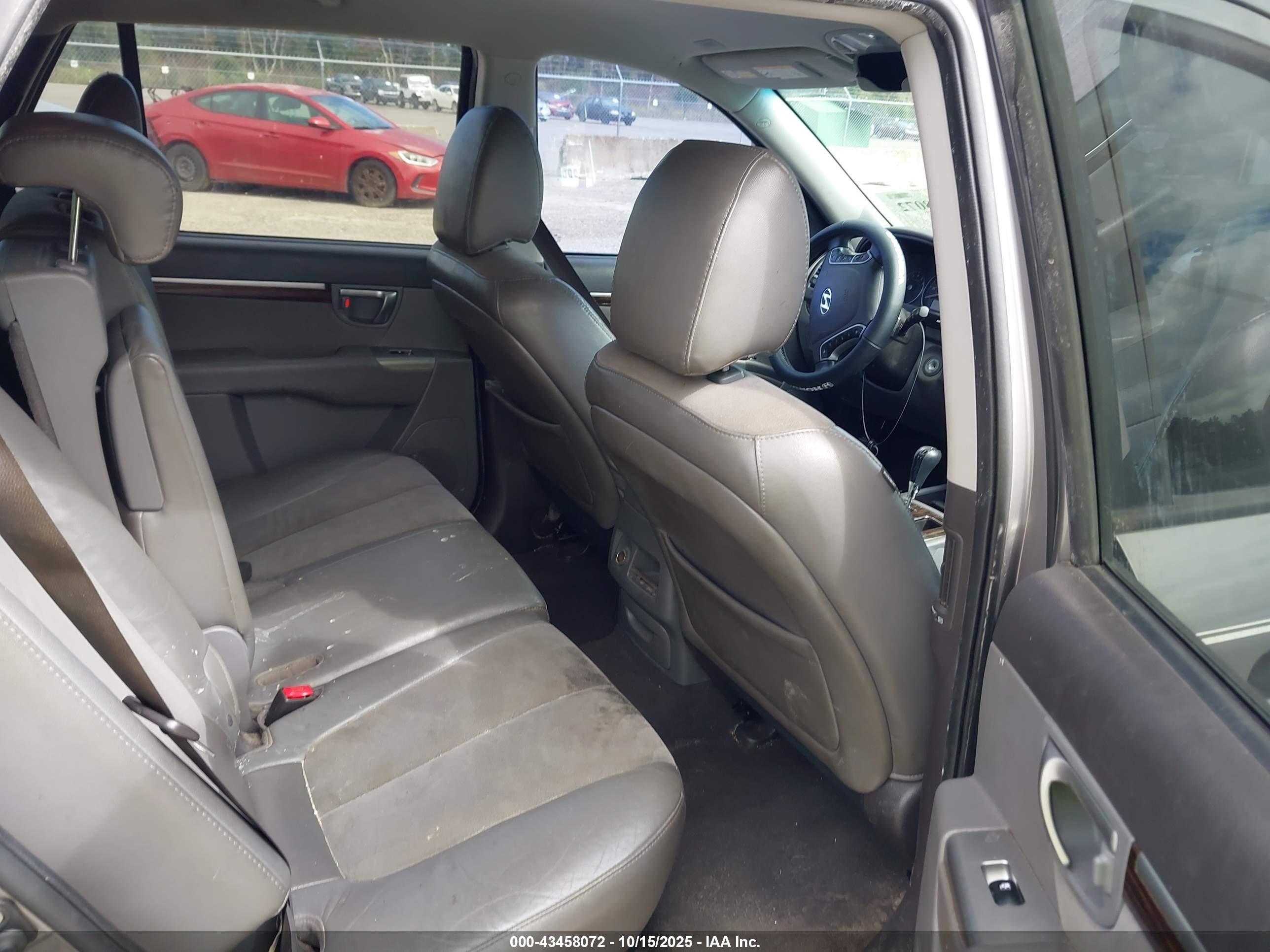 HYUNDAI SANTA image 8