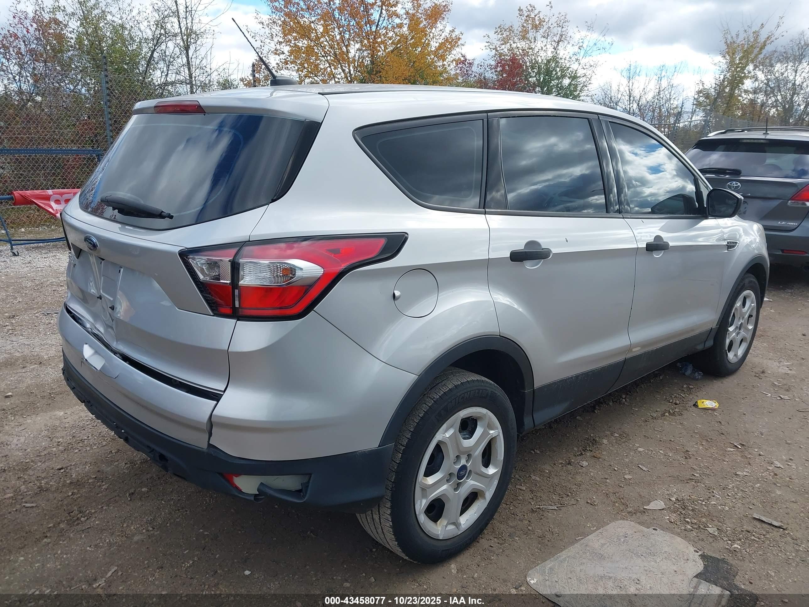 FORD ESCAPE image 4