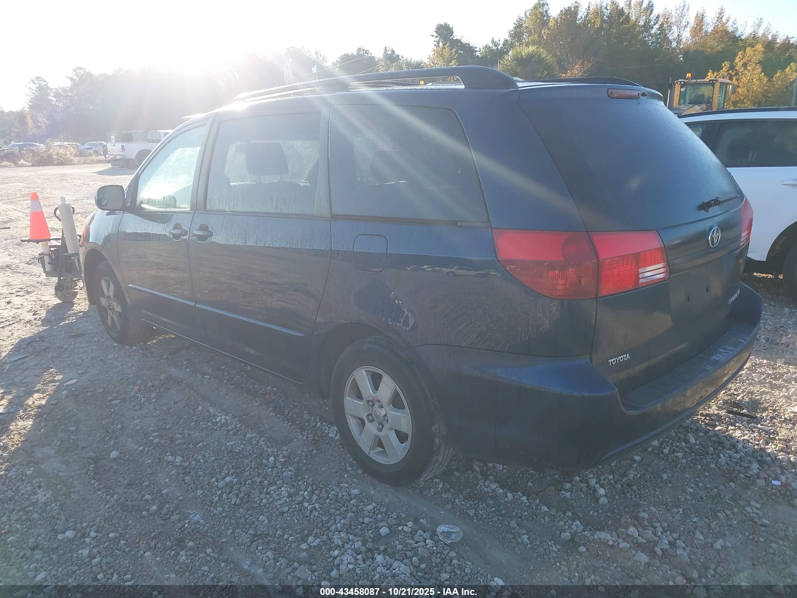 TOYOTA SIENNA image 3