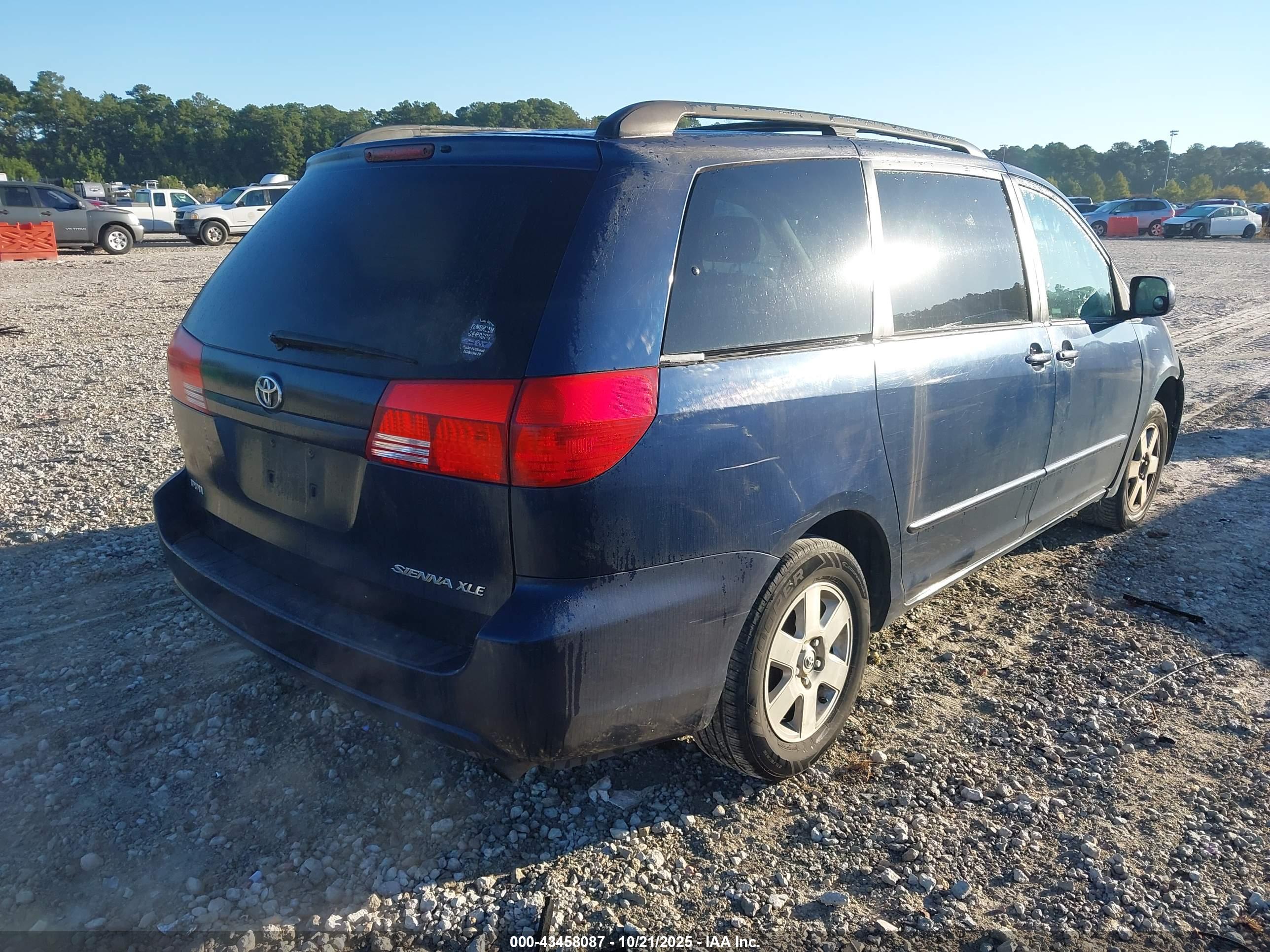 TOYOTA SIENNA image 4