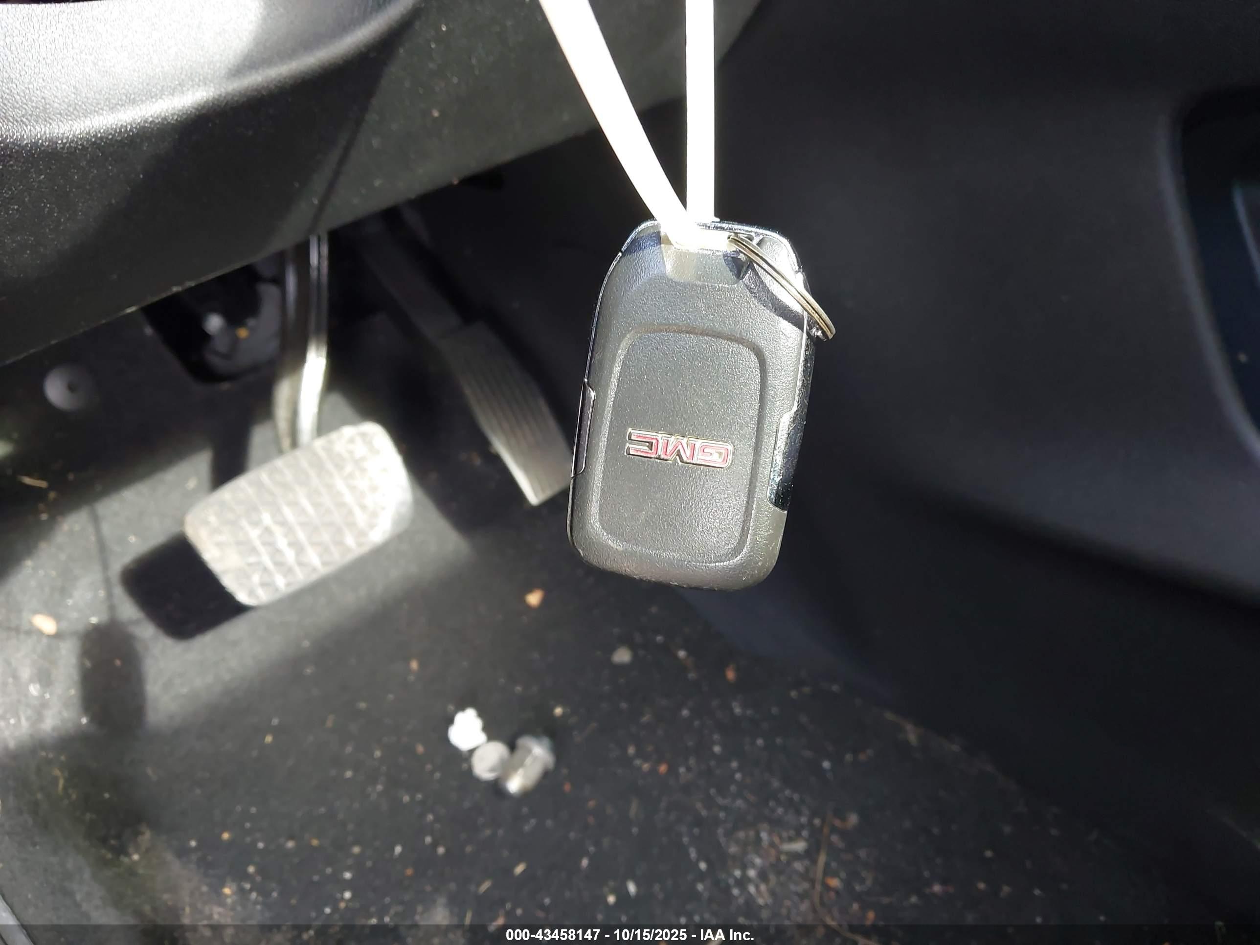GMC TERRAIN image 11