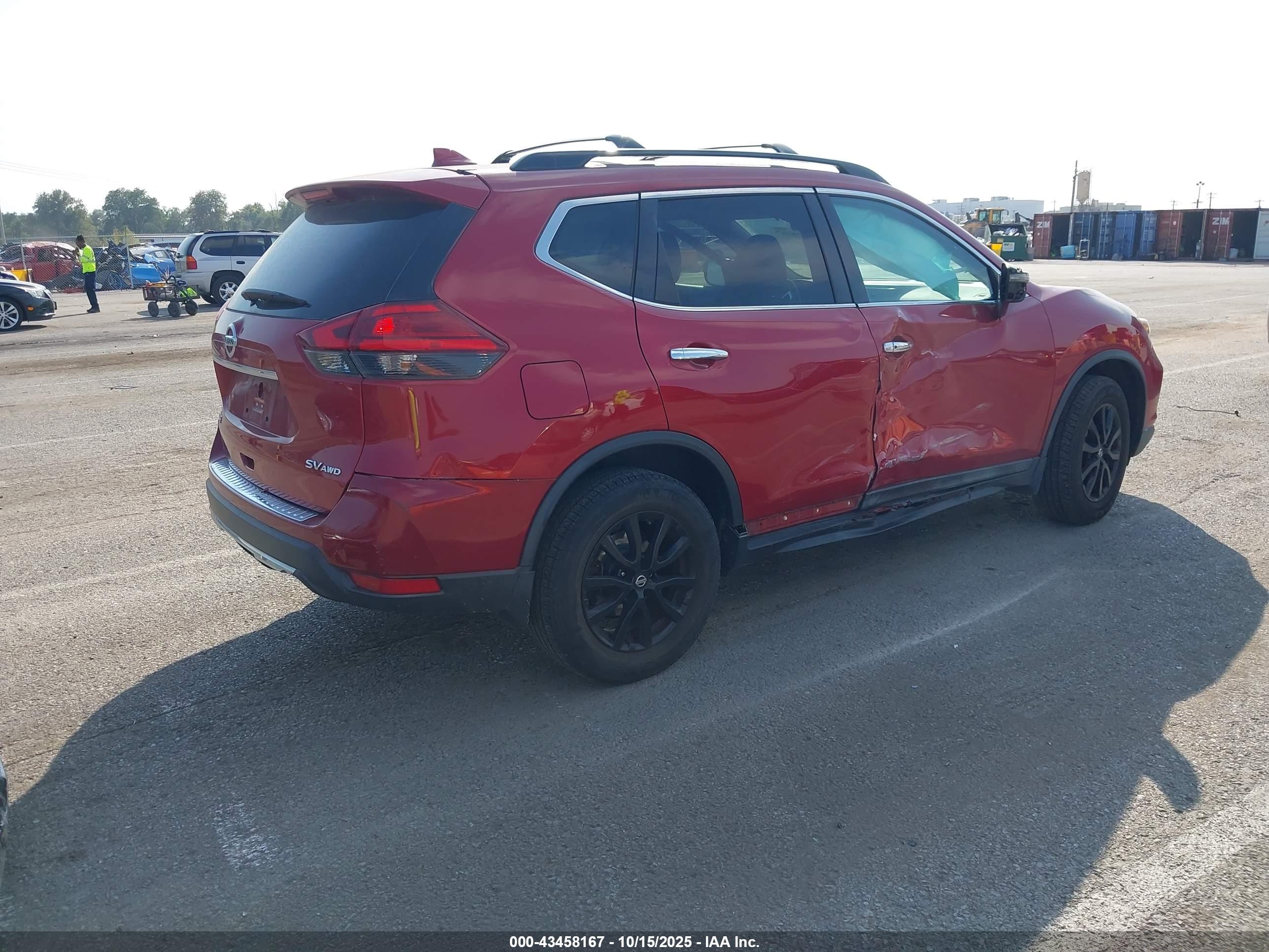 NISSAN ROGUE image 4