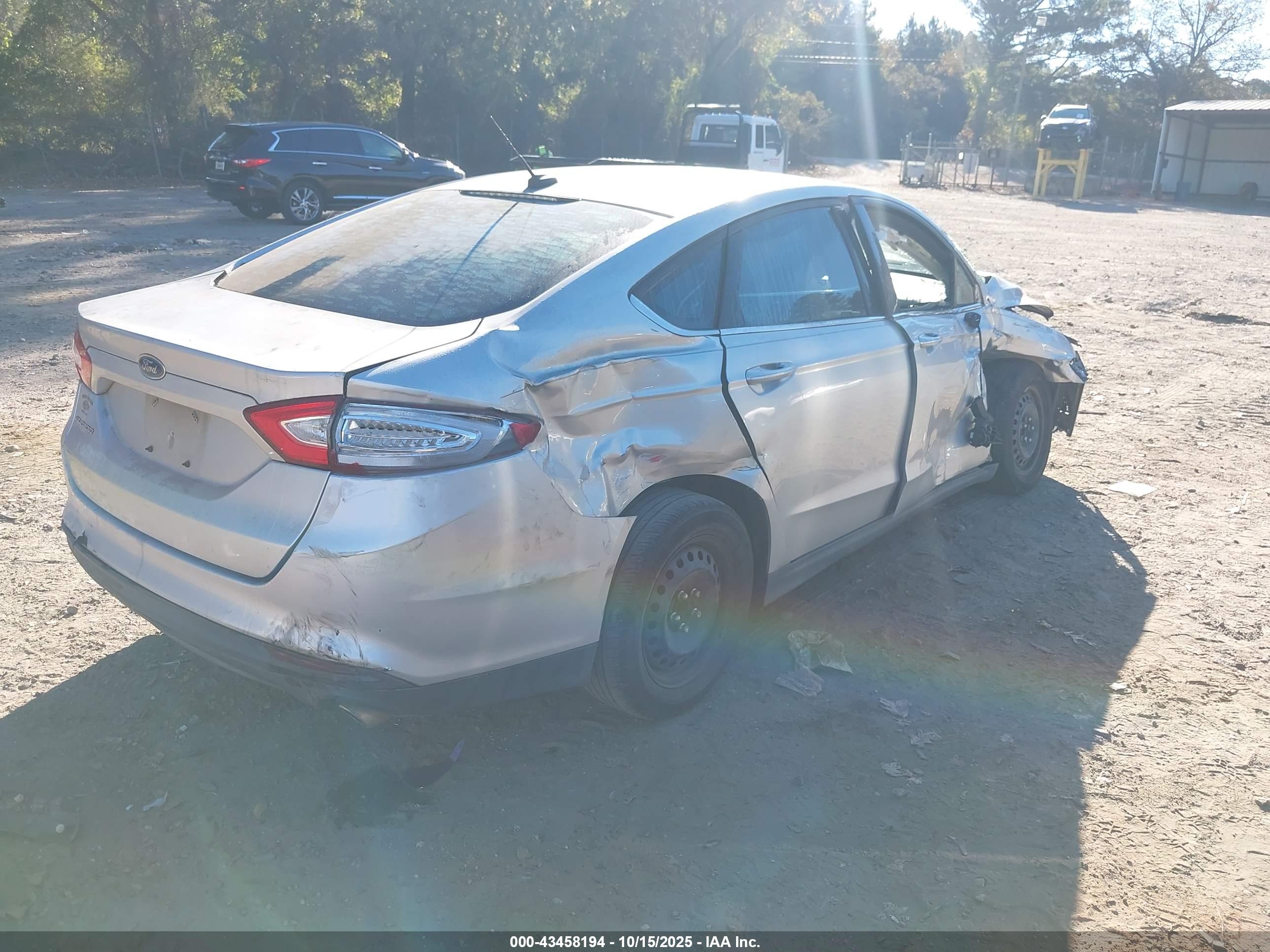 FORD FUSION image 4