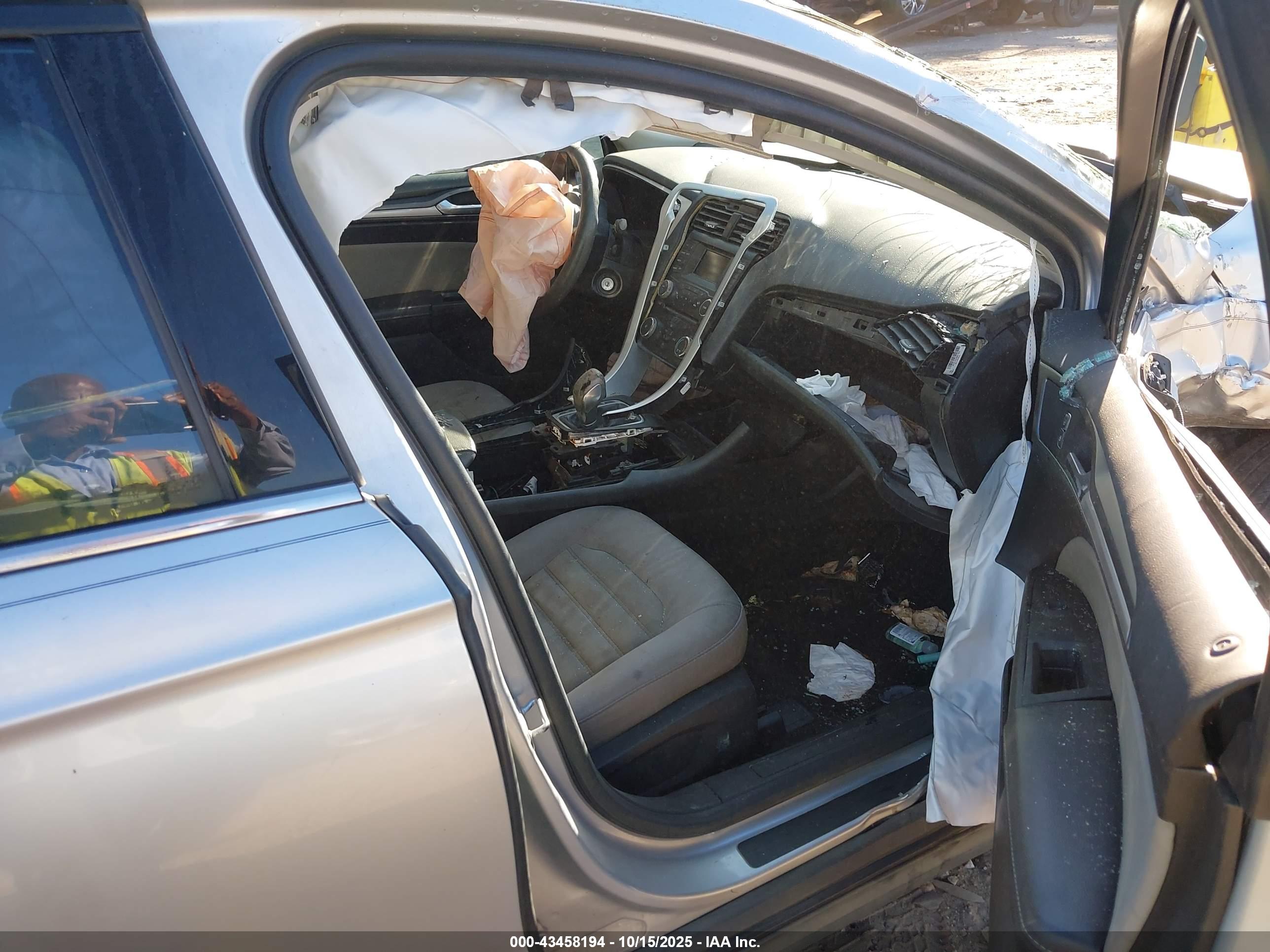 FORD FUSION image 5