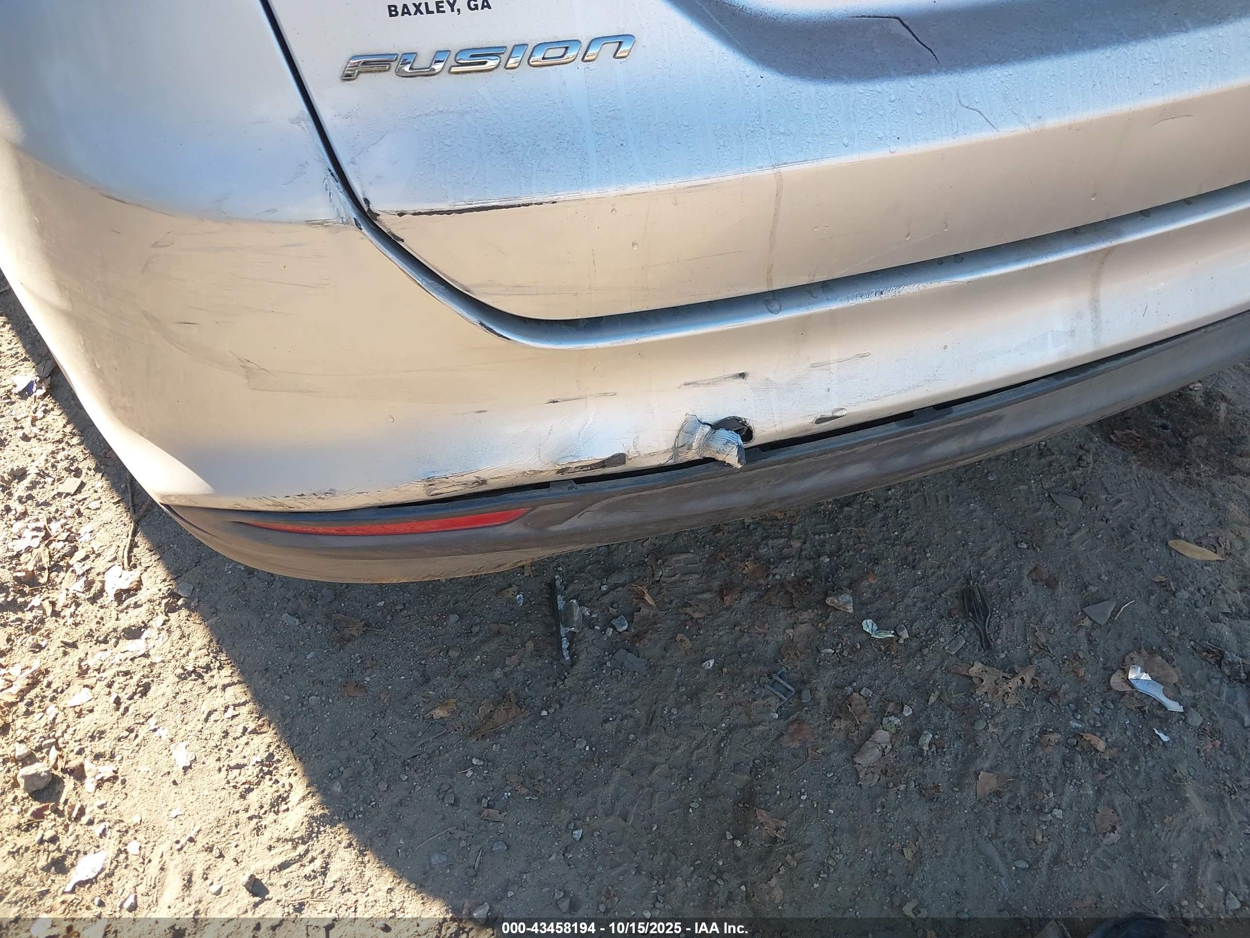 FORD FUSION image 6
