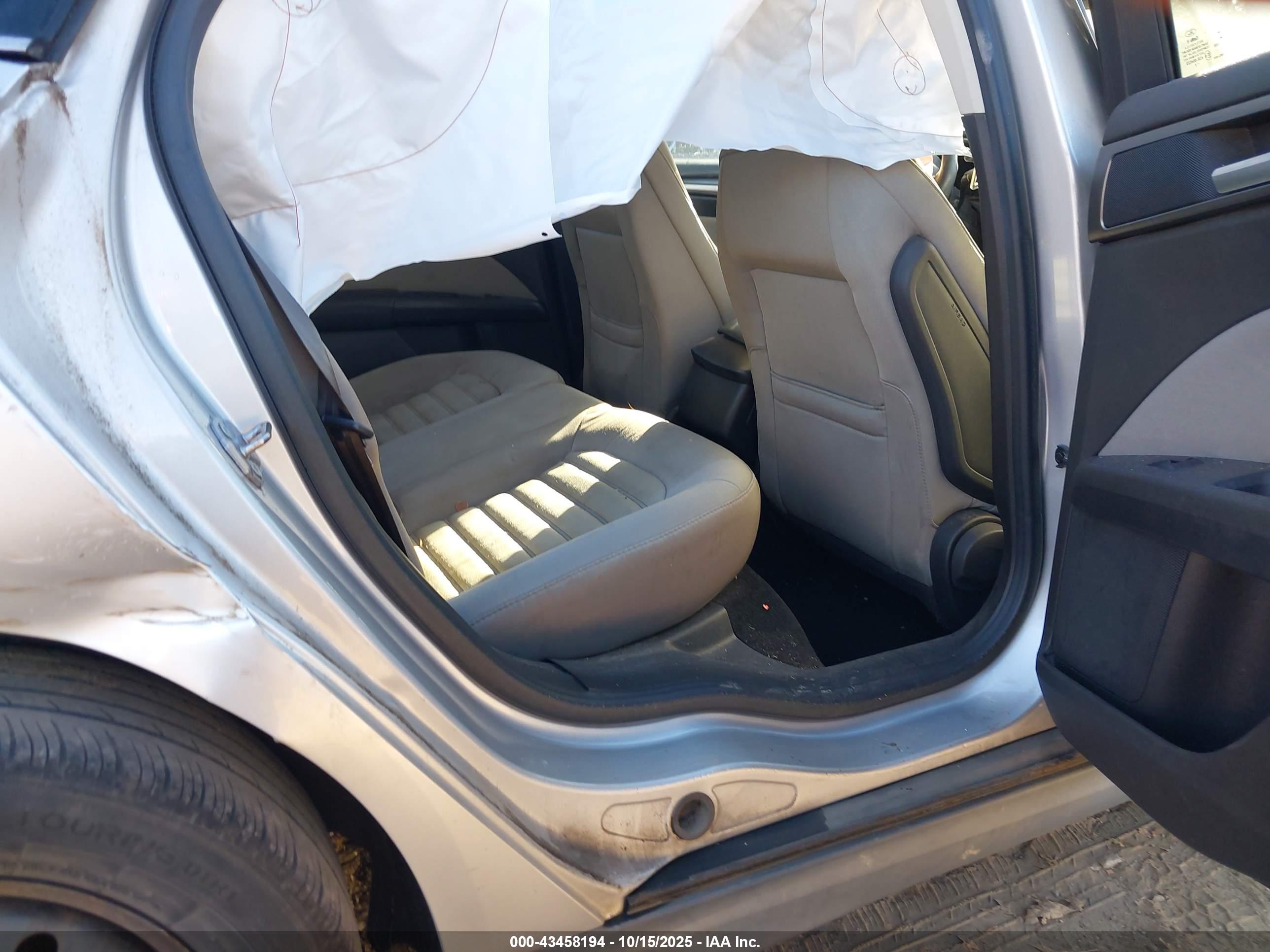 FORD FUSION image 8