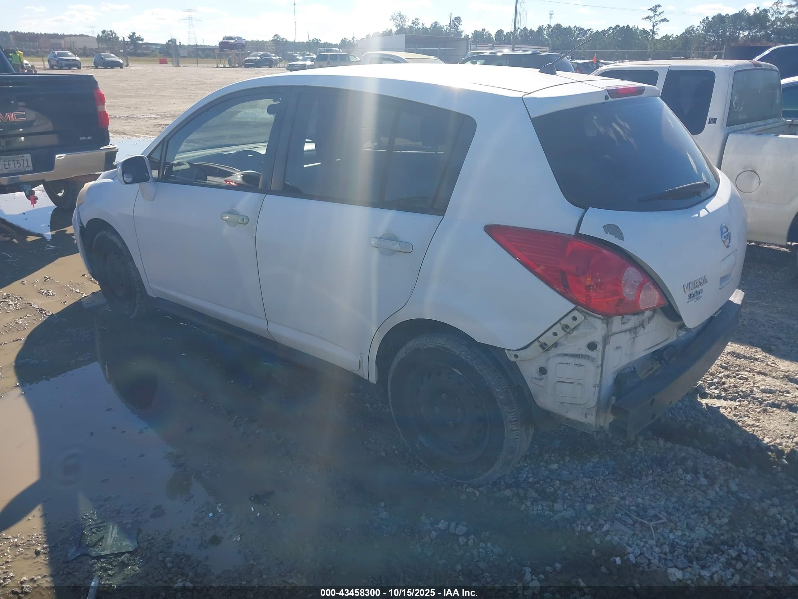NISSAN VERSA image 3