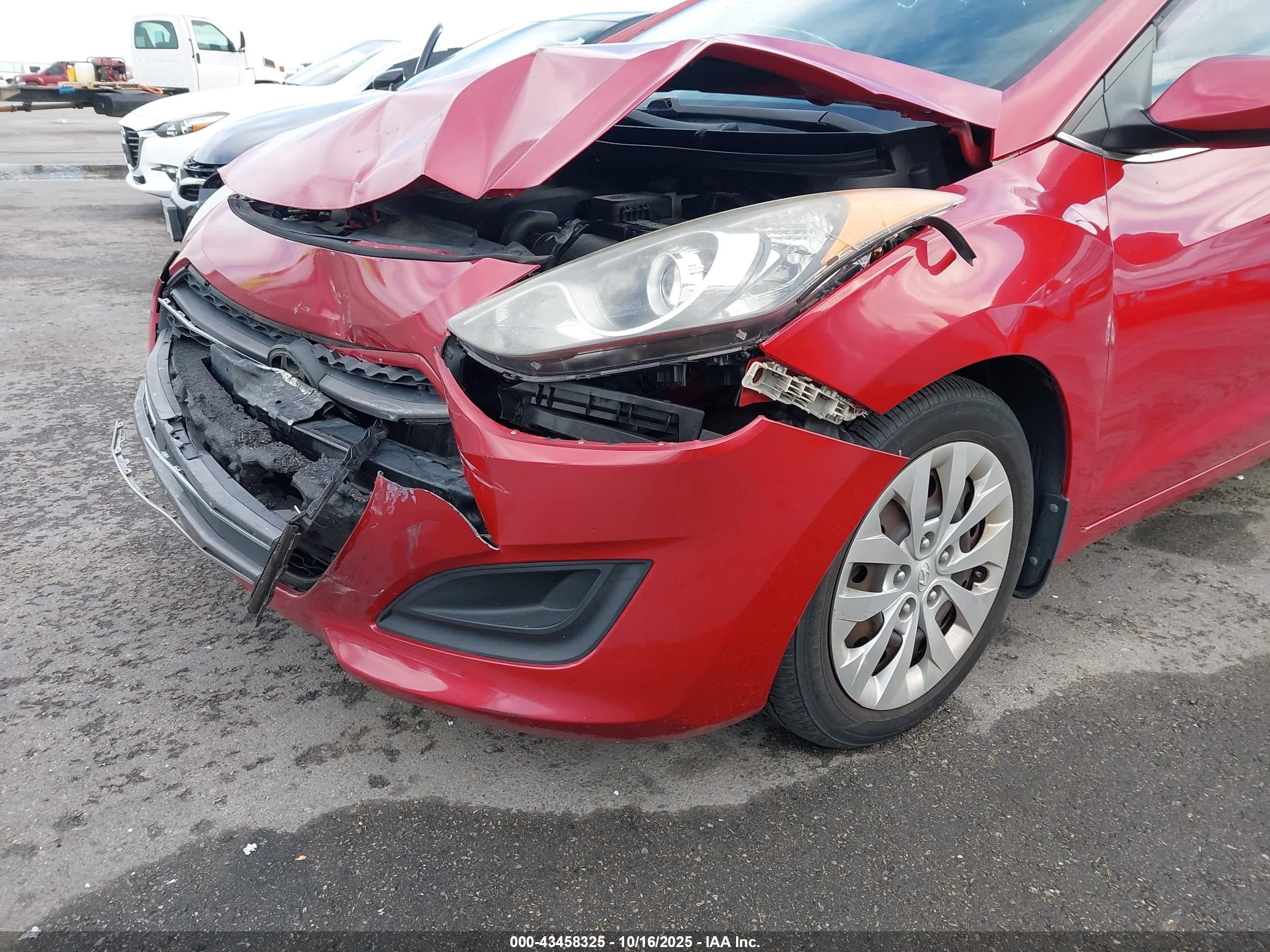 HYUNDAI ELANTRA image 6