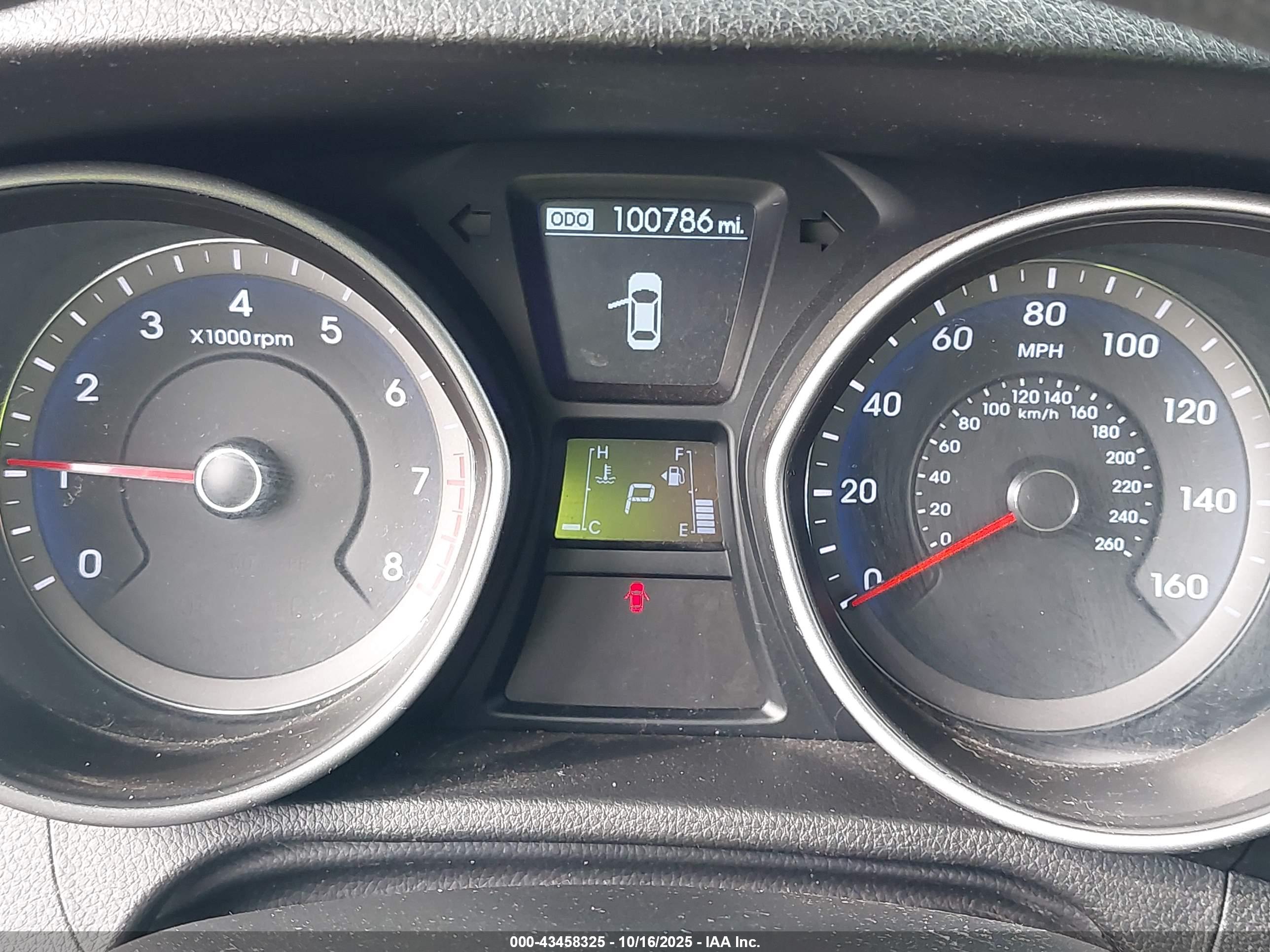 HYUNDAI ELANTRA image 7