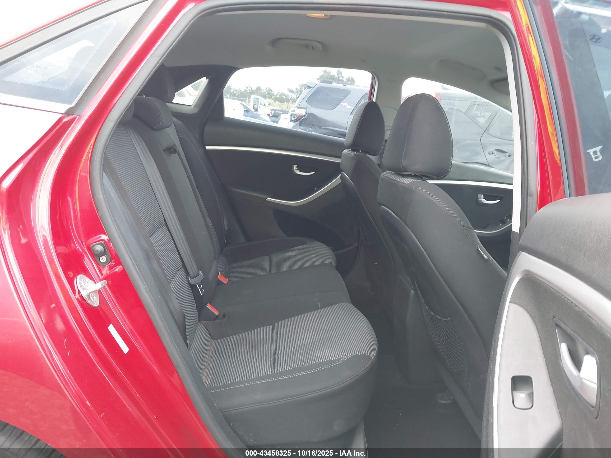 HYUNDAI ELANTRA image 8