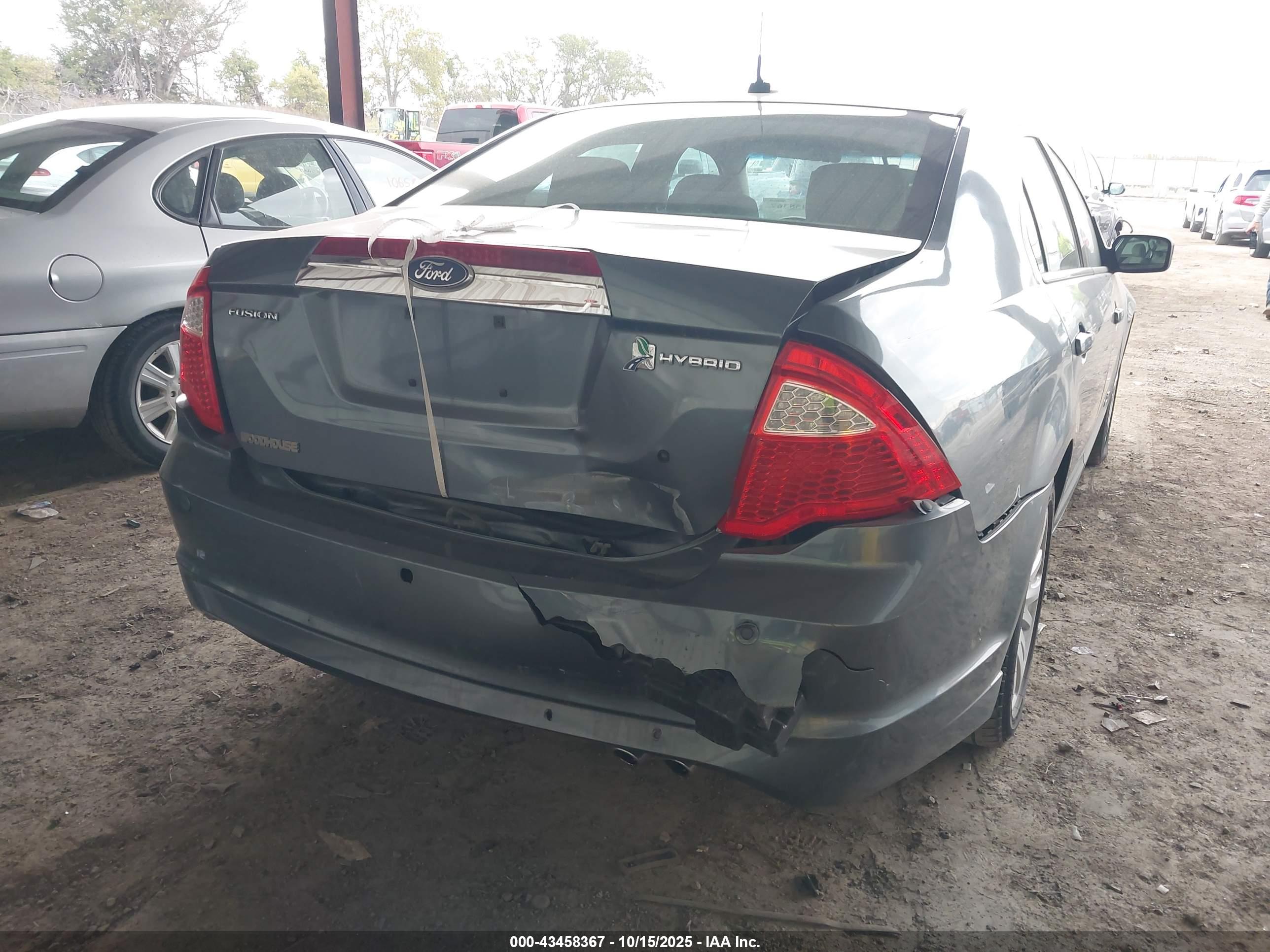 FORD FUSION image 6